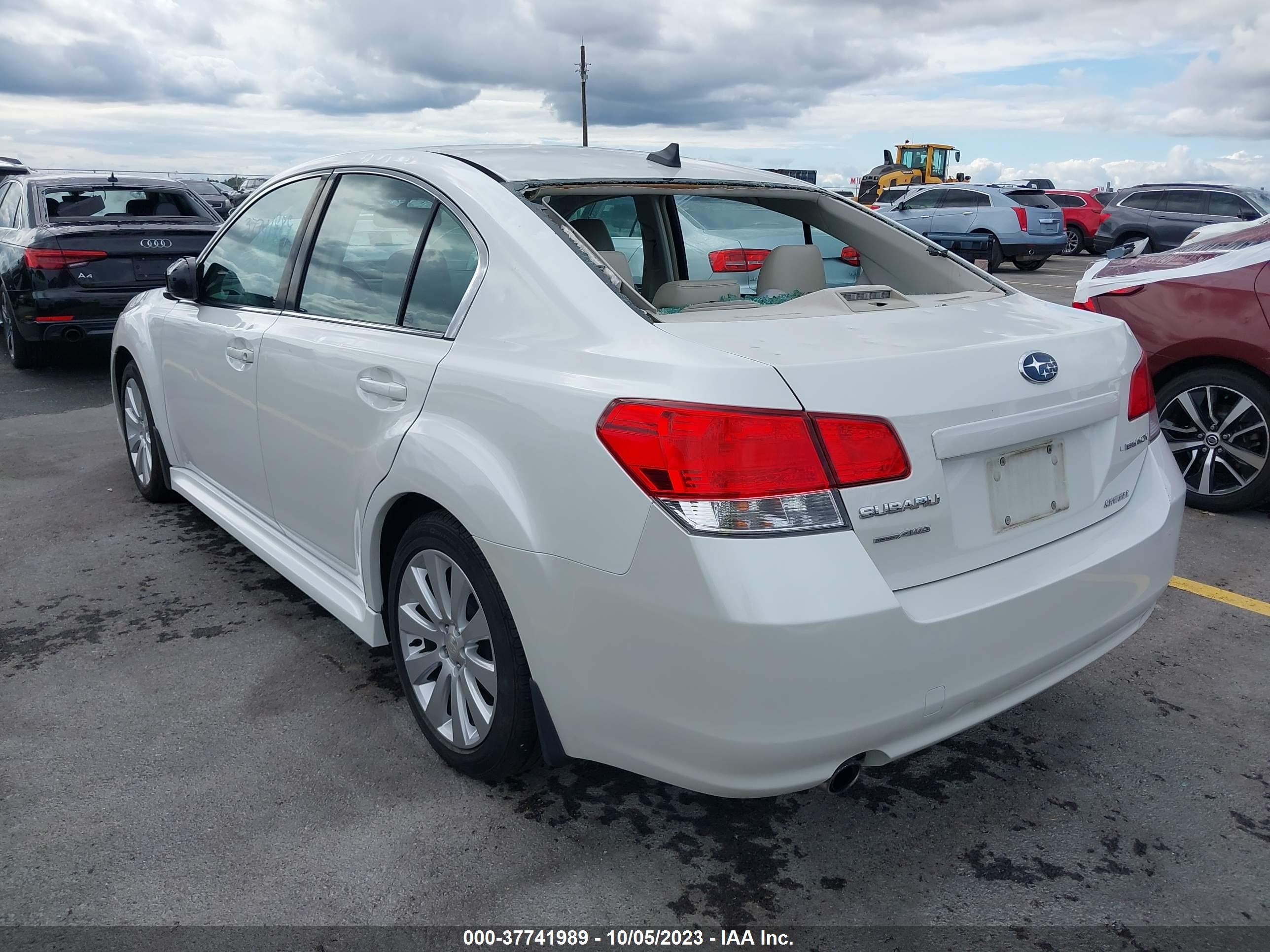 Photo 2 VIN: 4S3BMCK68B3224490 - SUBARU LEGACY 