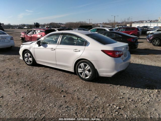 Photo 2 VIN: 4S3BNAB60K3035317 - SUBARU LEGACY 