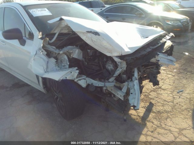 Photo 5 VIN: 4S3BNAB61J3040475 - SUBARU LEGACY 