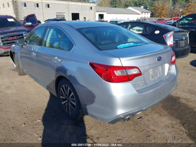 Photo 2 VIN: 4S3BNAB63J3020339 - SUBARU LEGACY 