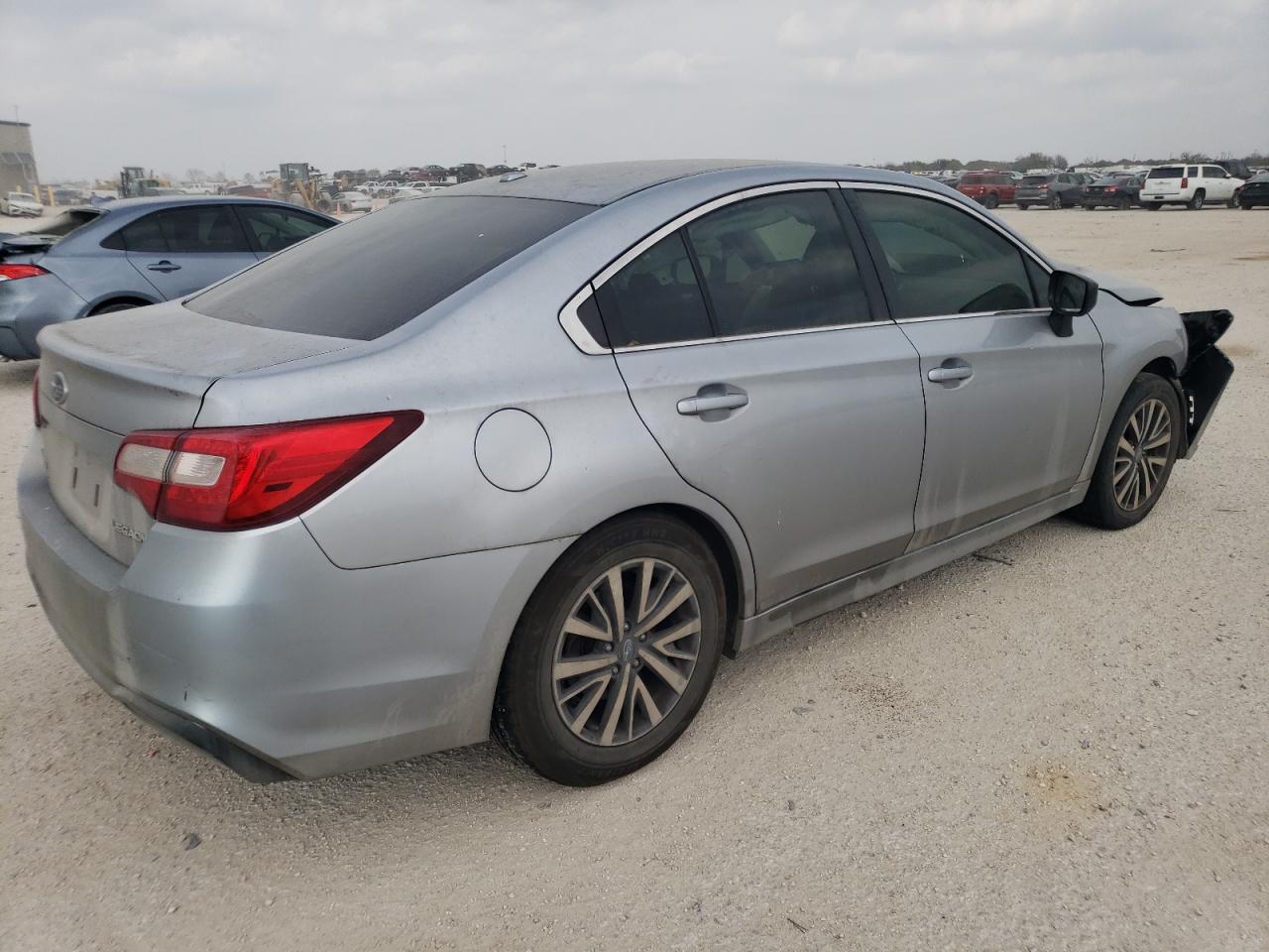 Photo 2 VIN: 4S3BNAB69K3030634 - SUBARU LEGACY 