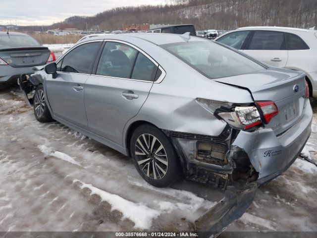 Photo 2 VIN: 4S3BNAC67J3019726 - SUBARU LEGACY 