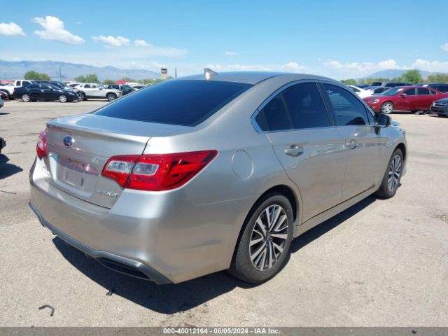 Photo 3 VIN: 4S3BNAC67J3026420 - SUBARU LEGACY 