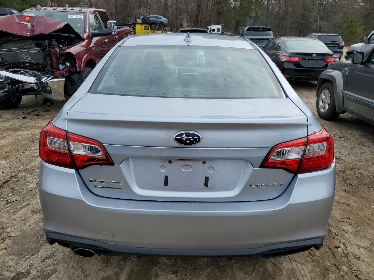 Photo 5 VIN: 4S3BNAC69J3015743 - SUBARU LEGACY 