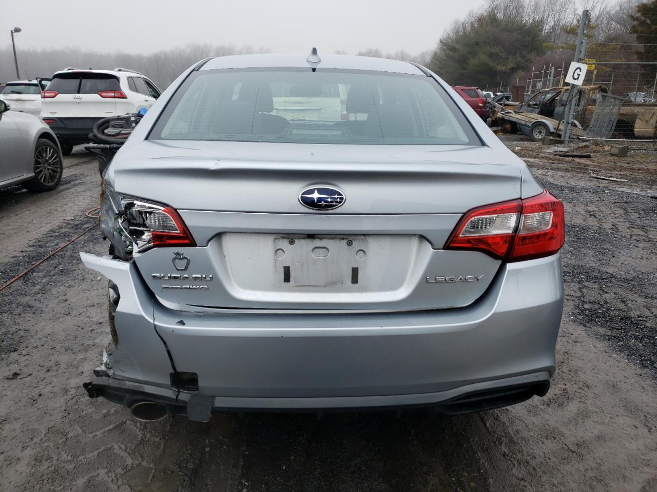 Photo 5 VIN: 4S3BNAD65J3023496 - SUBARU LEGACY 