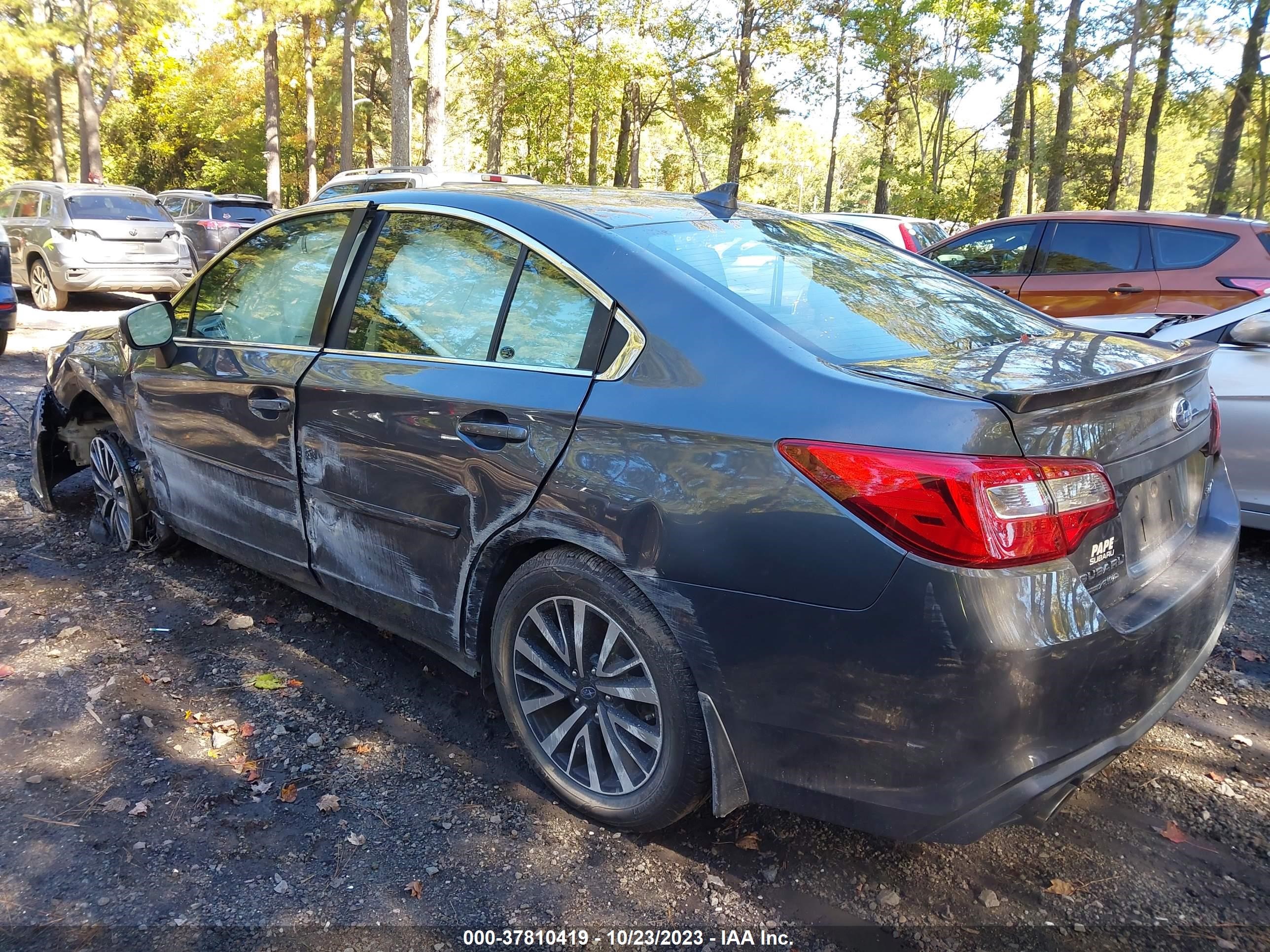 Photo 2 VIN: 4S3BNAD66J3011650 - SUBARU LEGACY 