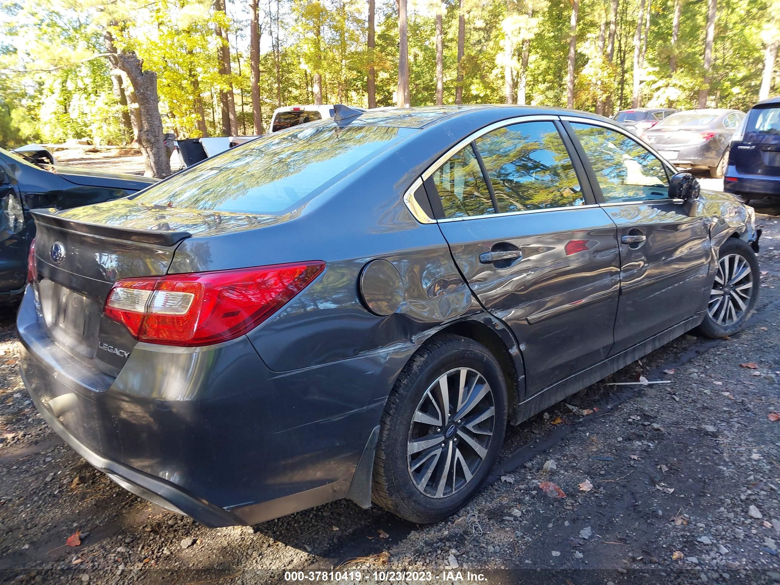 Photo 3 VIN: 4S3BNAD66J3011650 - SUBARU LEGACY 