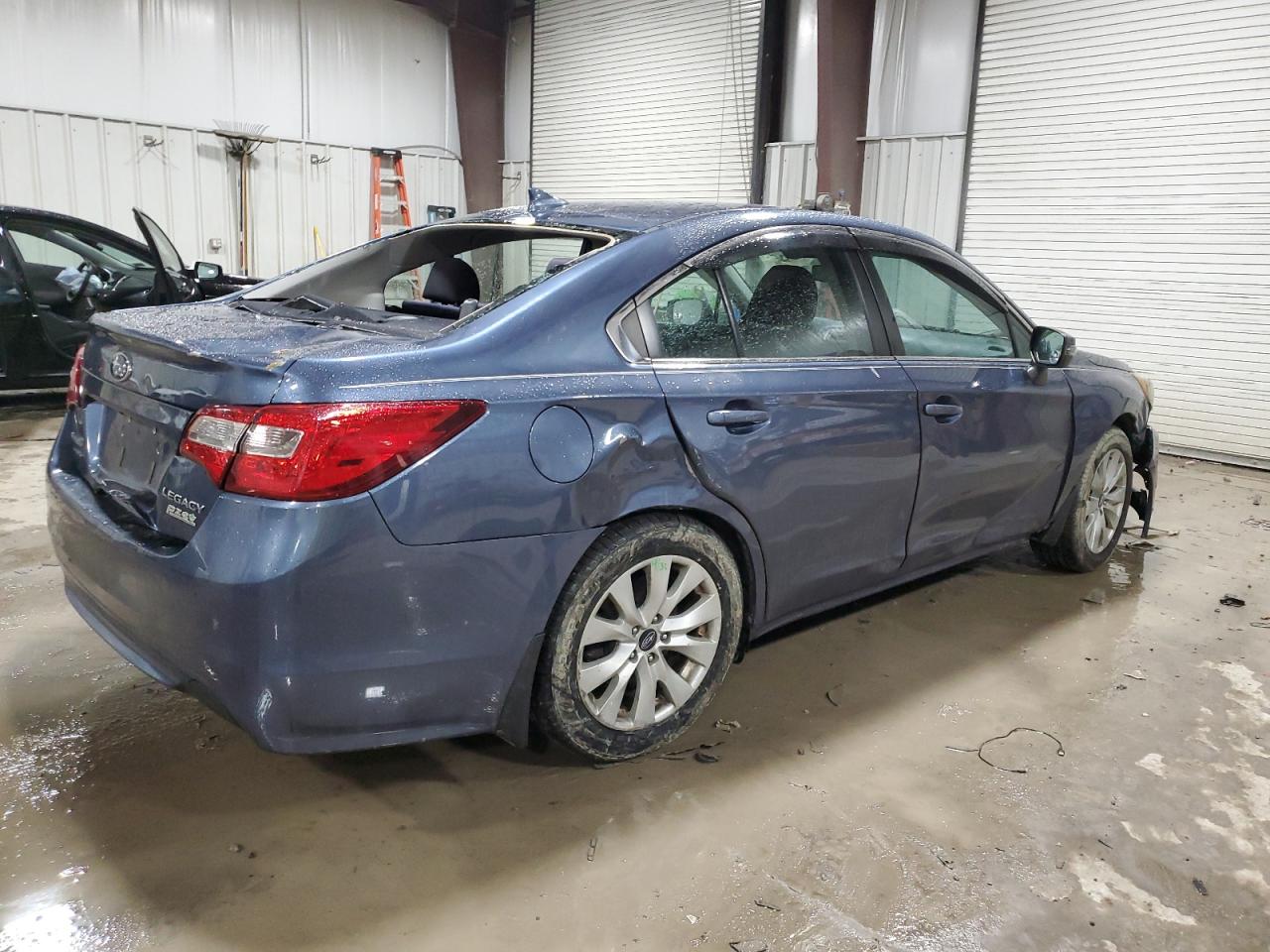 Photo 2 VIN: 4S3BNAF61H3024135 - SUBARU LEGACY 