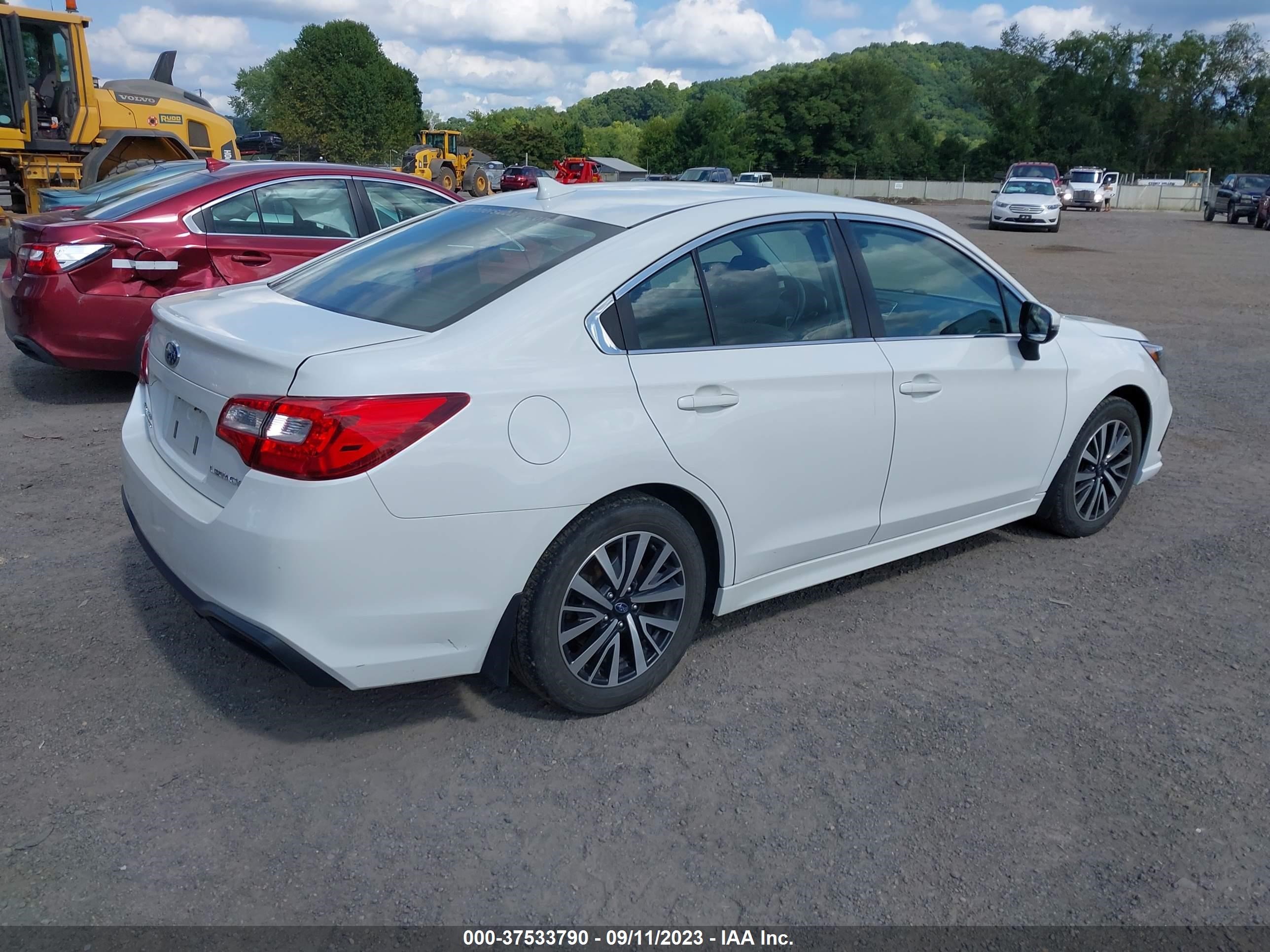 Photo 3 VIN: 4S3BNAF61K3026071 - SUBARU LEGACY 