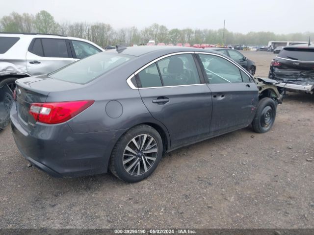 Photo 3 VIN: 4S3BNAF65J3032860 - SUBARU LEGACY 