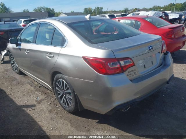 Photo 2 VIN: 4S3BNAF65J3046886 - SUBARU LEGACY 