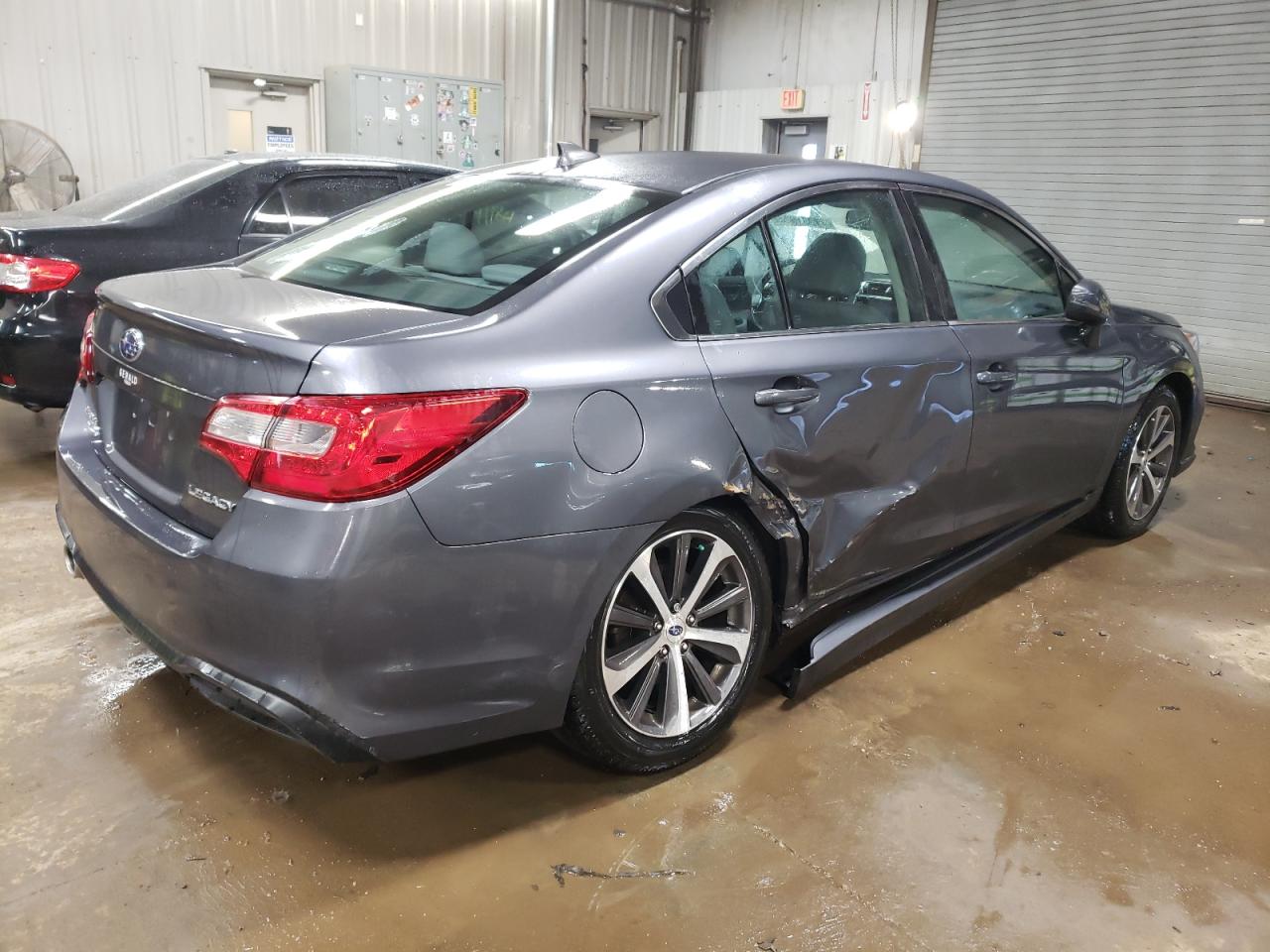 Photo 2 VIN: 4S3BNAK60J3035042 - SUBARU LEGACY 