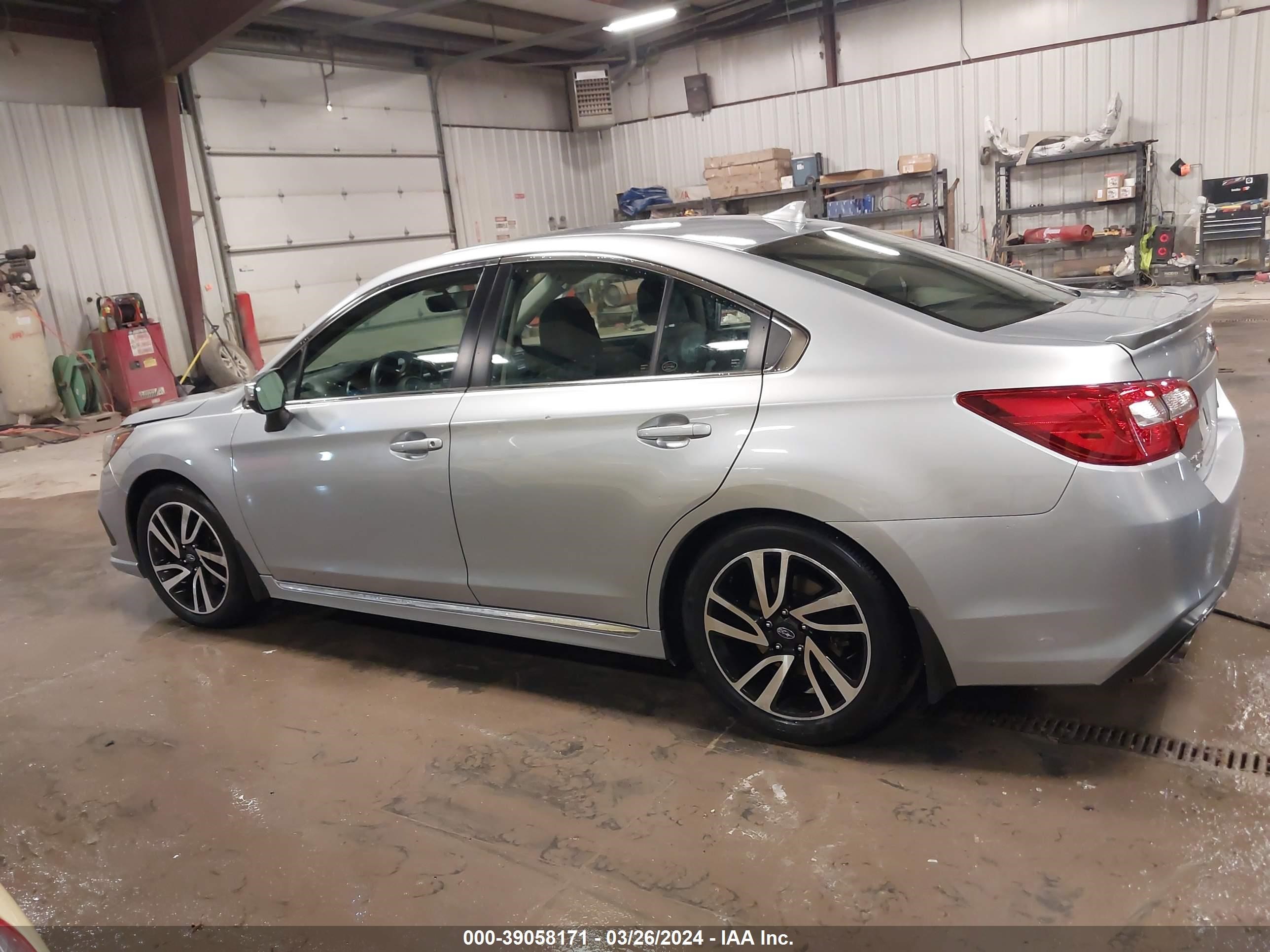 Photo 13 VIN: 4S3BNAR62K3011705 - SUBARU LEGACY 