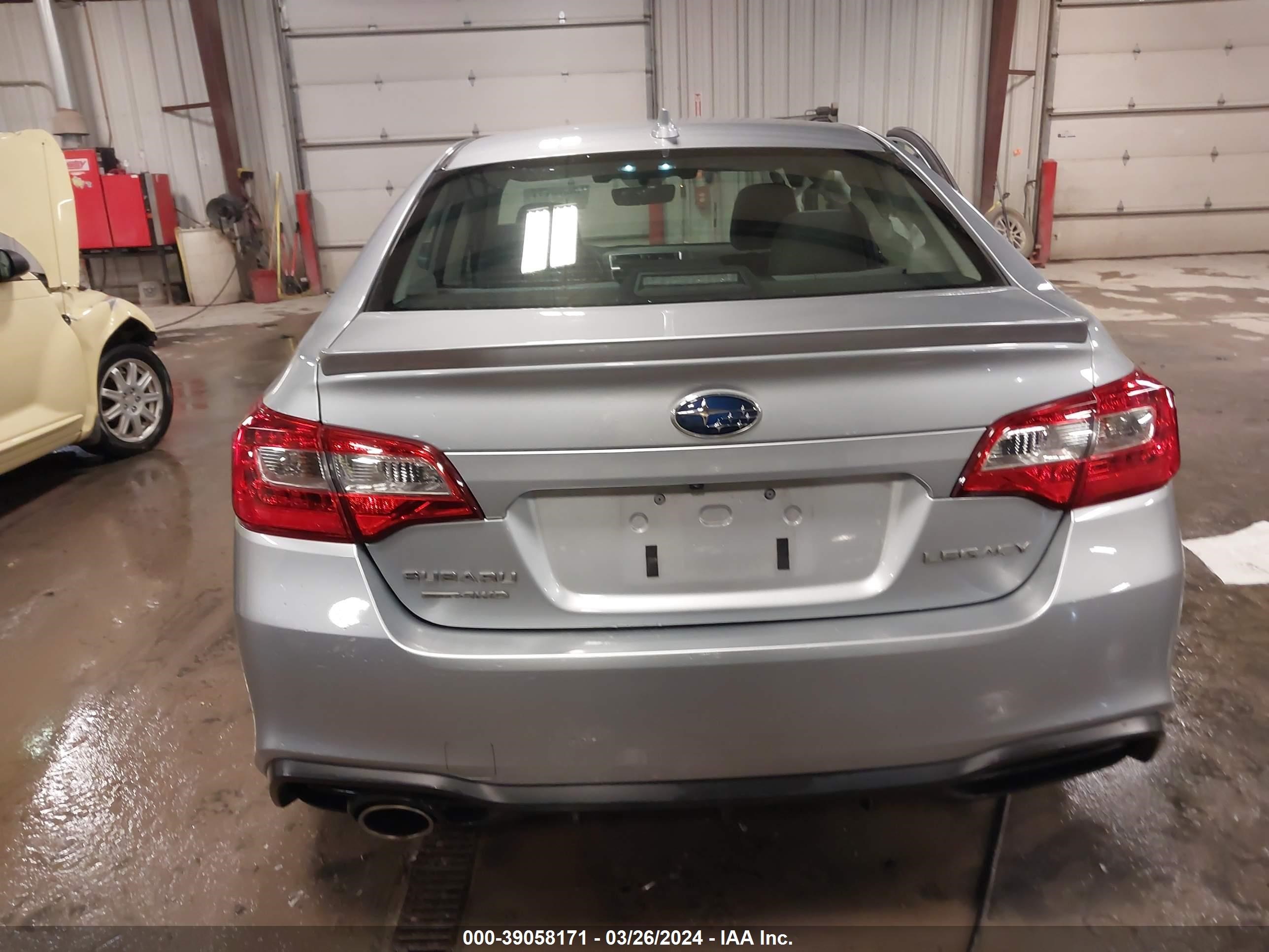 Photo 15 VIN: 4S3BNAR62K3011705 - SUBARU LEGACY 