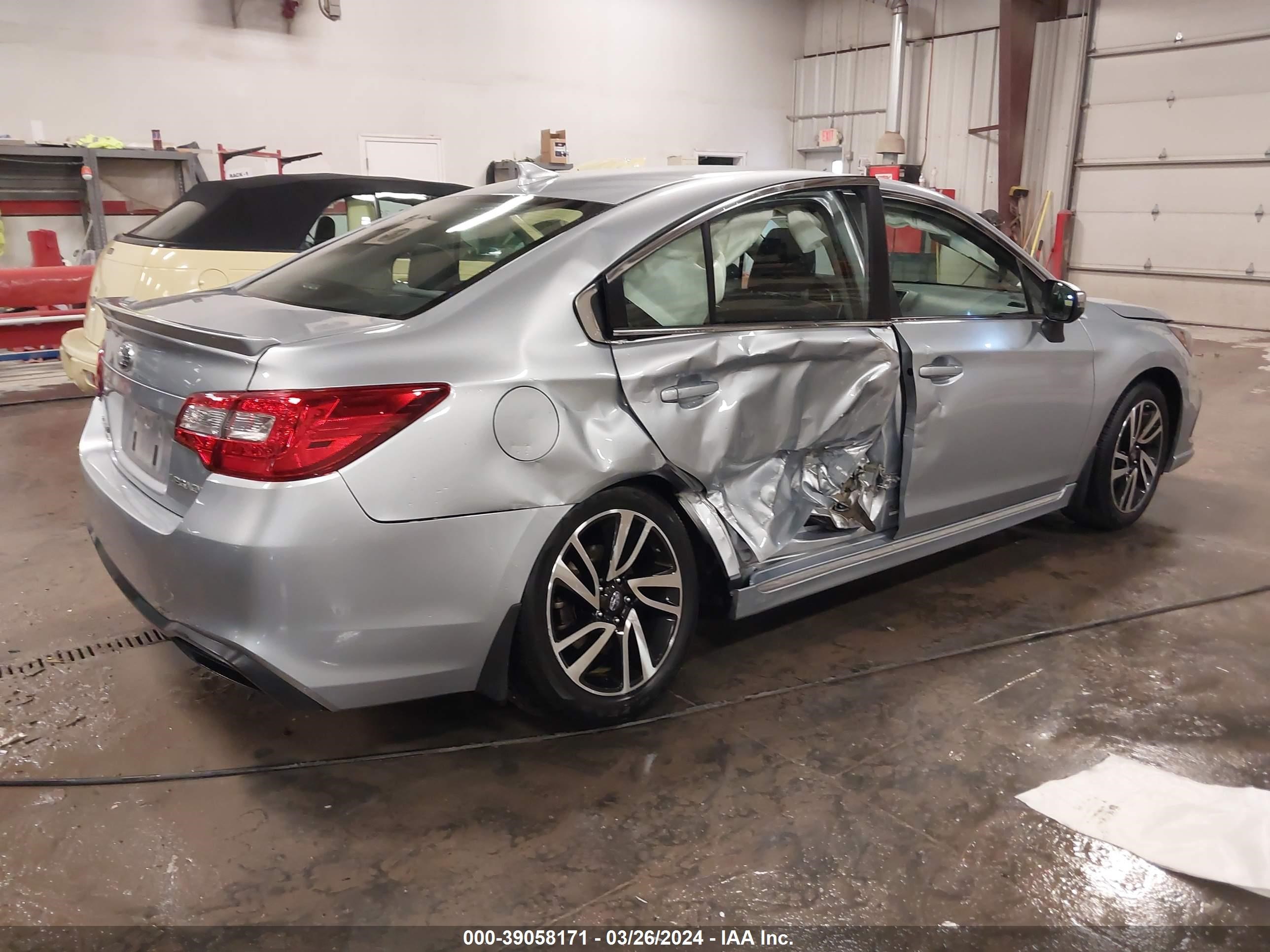 Photo 3 VIN: 4S3BNAR62K3011705 - SUBARU LEGACY 