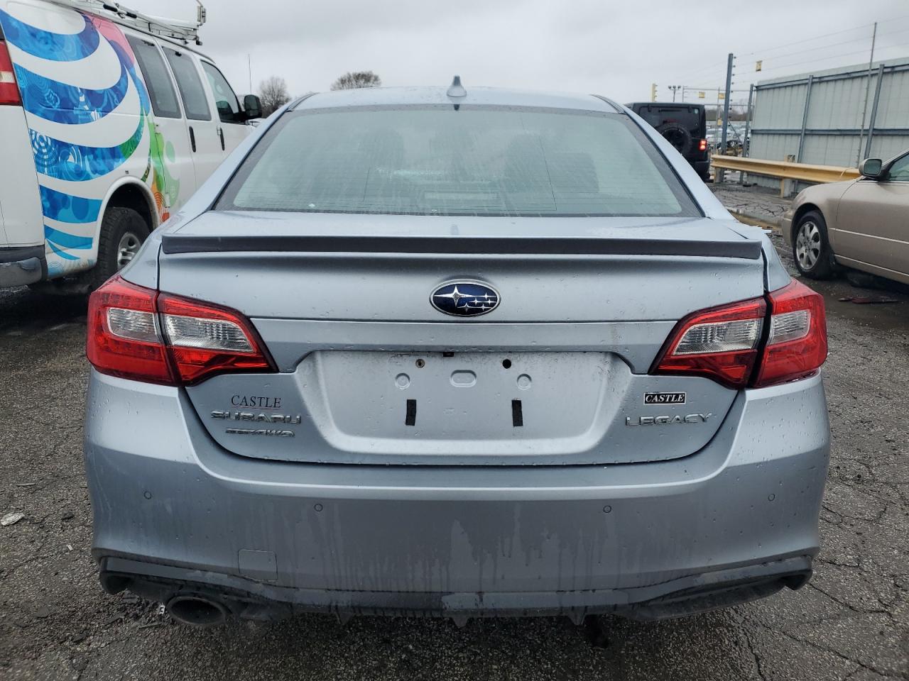 Photo 5 VIN: 4S3BNAS60J3023991 - SUBARU LEGACY 