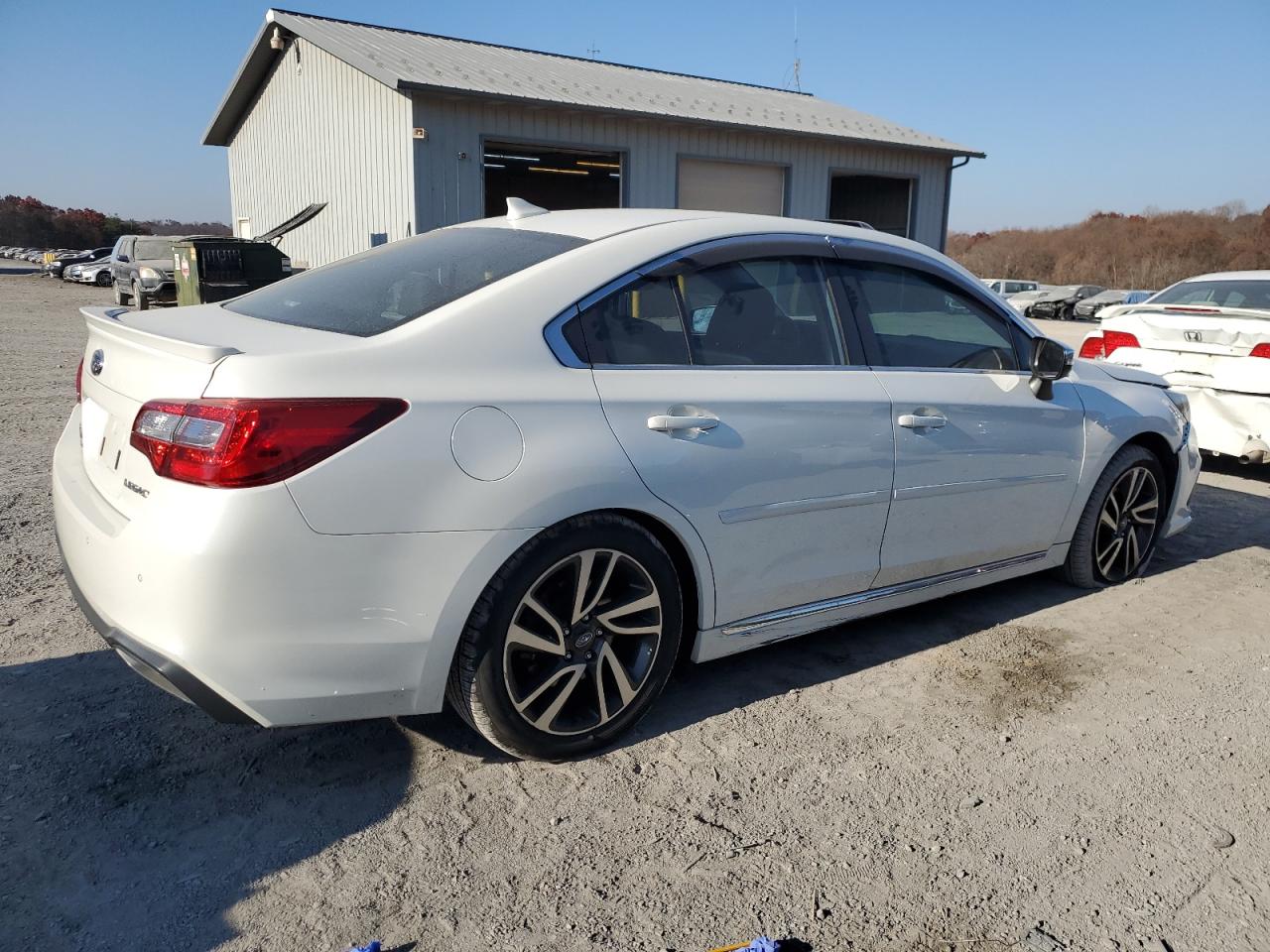 Photo 2 VIN: 4S3BNAS65K3024541 - SUBARU LEGACY 