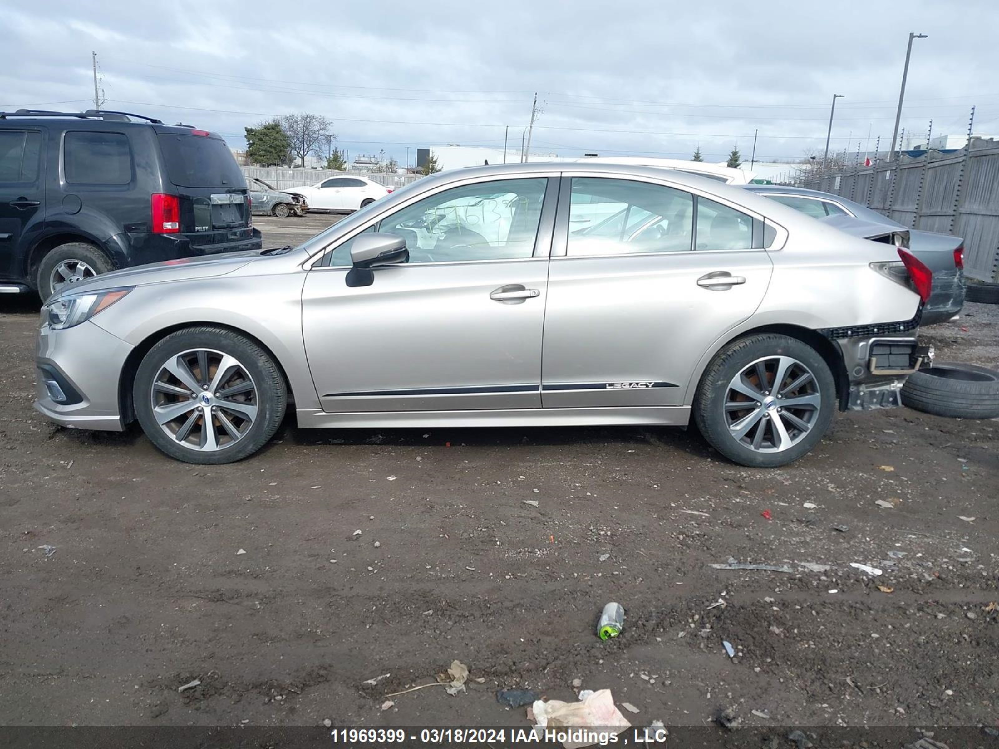 Photo 14 VIN: 4S3BNDN65J3012126 - SUBARU LEGACY 