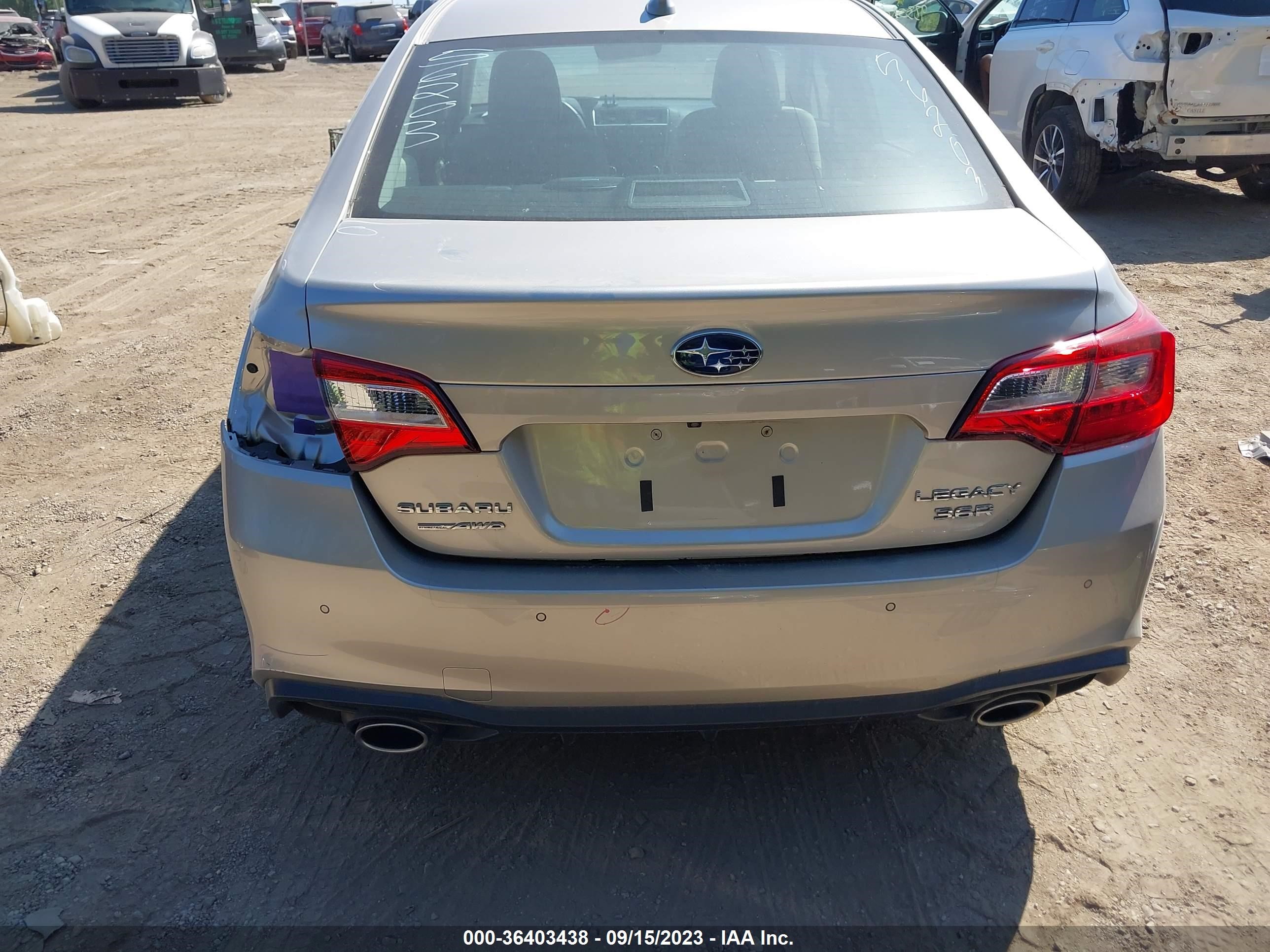 Photo 16 VIN: 4S3BNEN60J3004067 - SUBARU LEGACY 