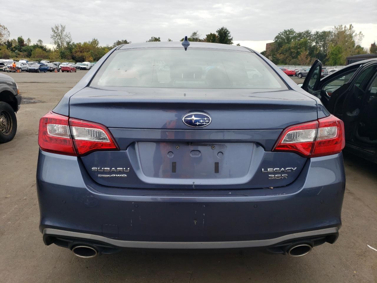 Photo 5 VIN: 4S3BNEN63J3015421 - SUBARU LEGACY 