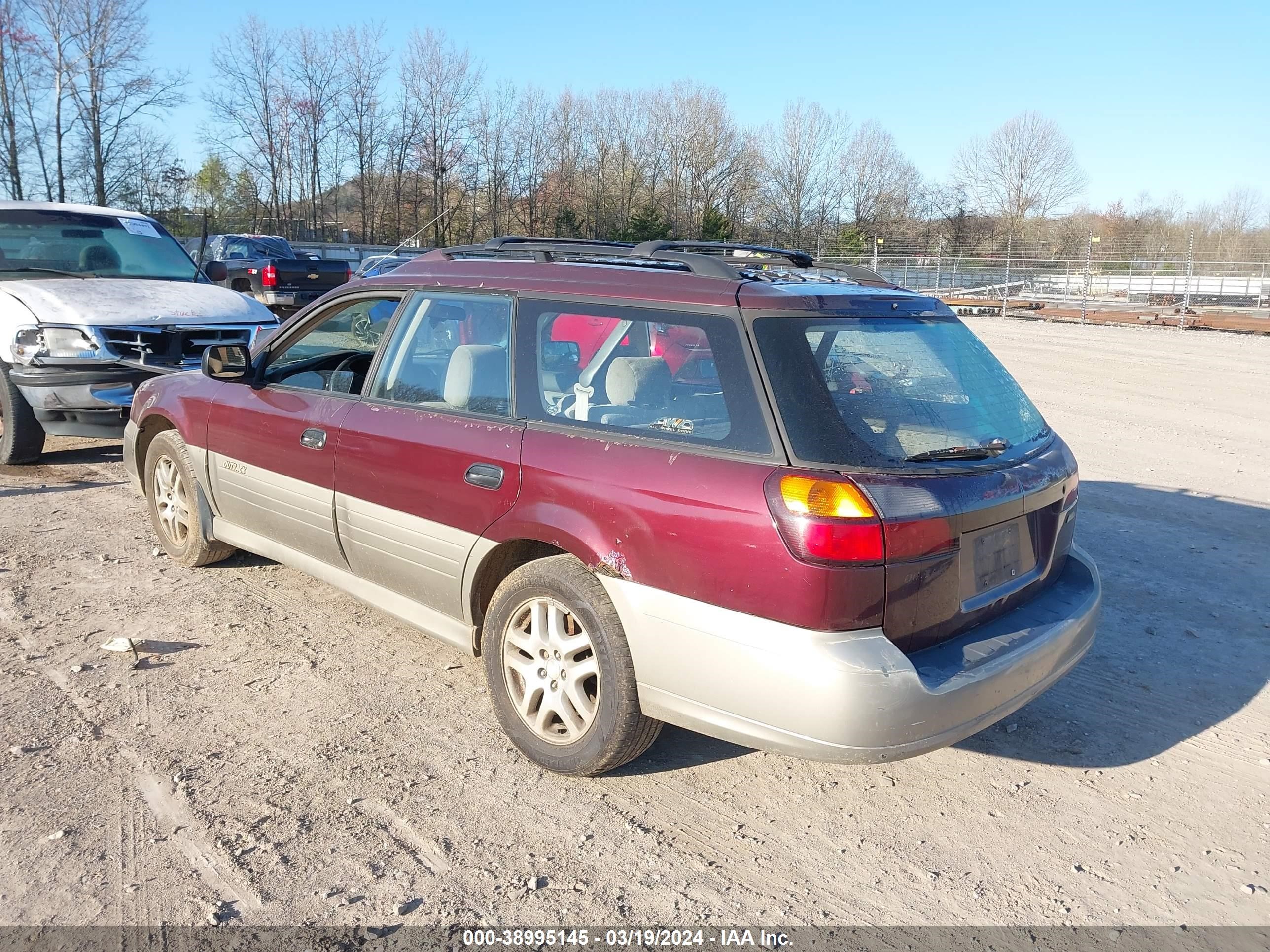 Photo 2 VIN: 4S3DH6658Y7615003 - SUBARU OUTBACK 