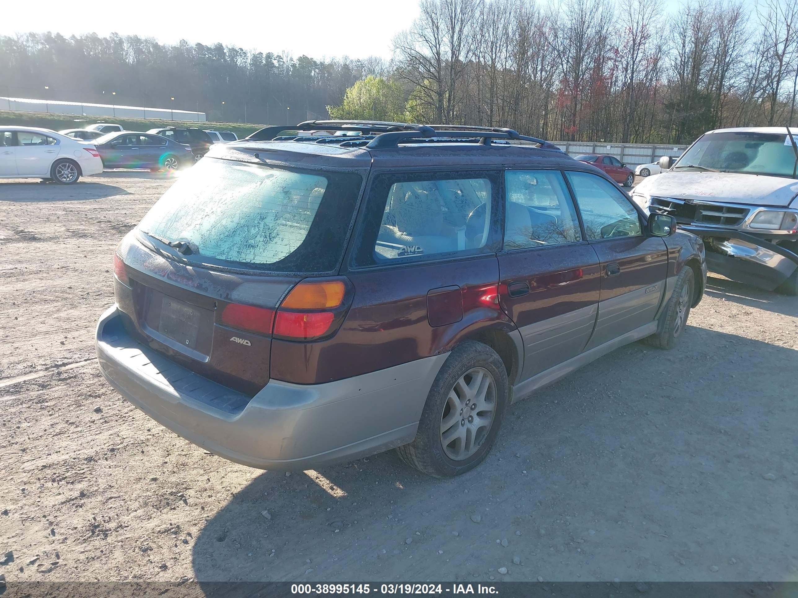 Photo 3 VIN: 4S3DH6658Y7615003 - SUBARU OUTBACK 