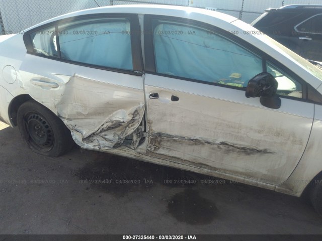 Photo 5 VIN: 4S3GKAA61J3607316 - SUBARU IMPREZA 