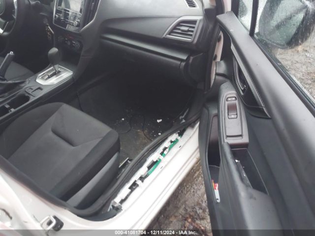 Photo 4 VIN: 4S3GKAA62K3614728 - SUBARU IMPREZA 