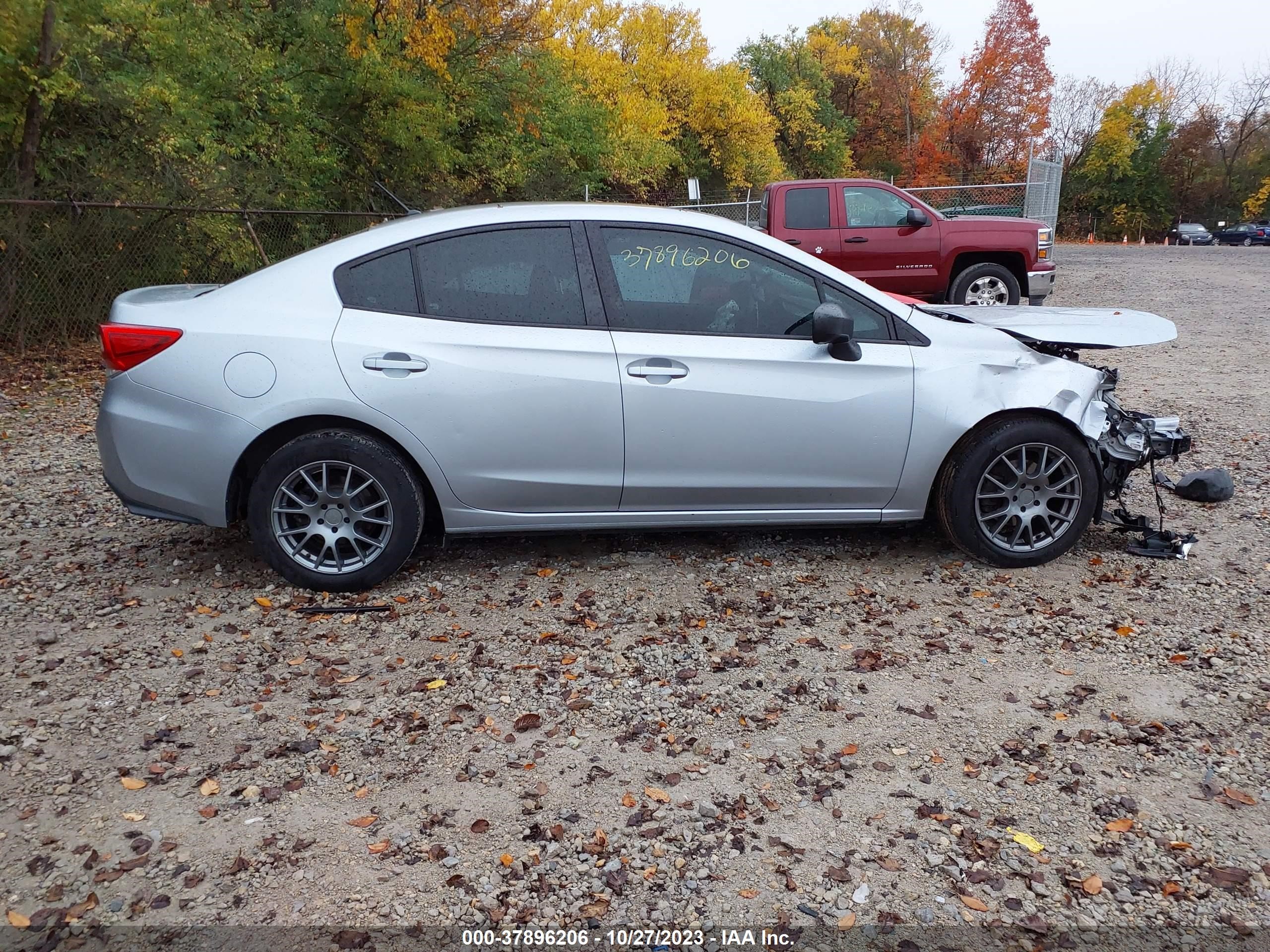 Photo 13 VIN: 4S3GKAA69J3617592 - SUBARU IMPREZA 