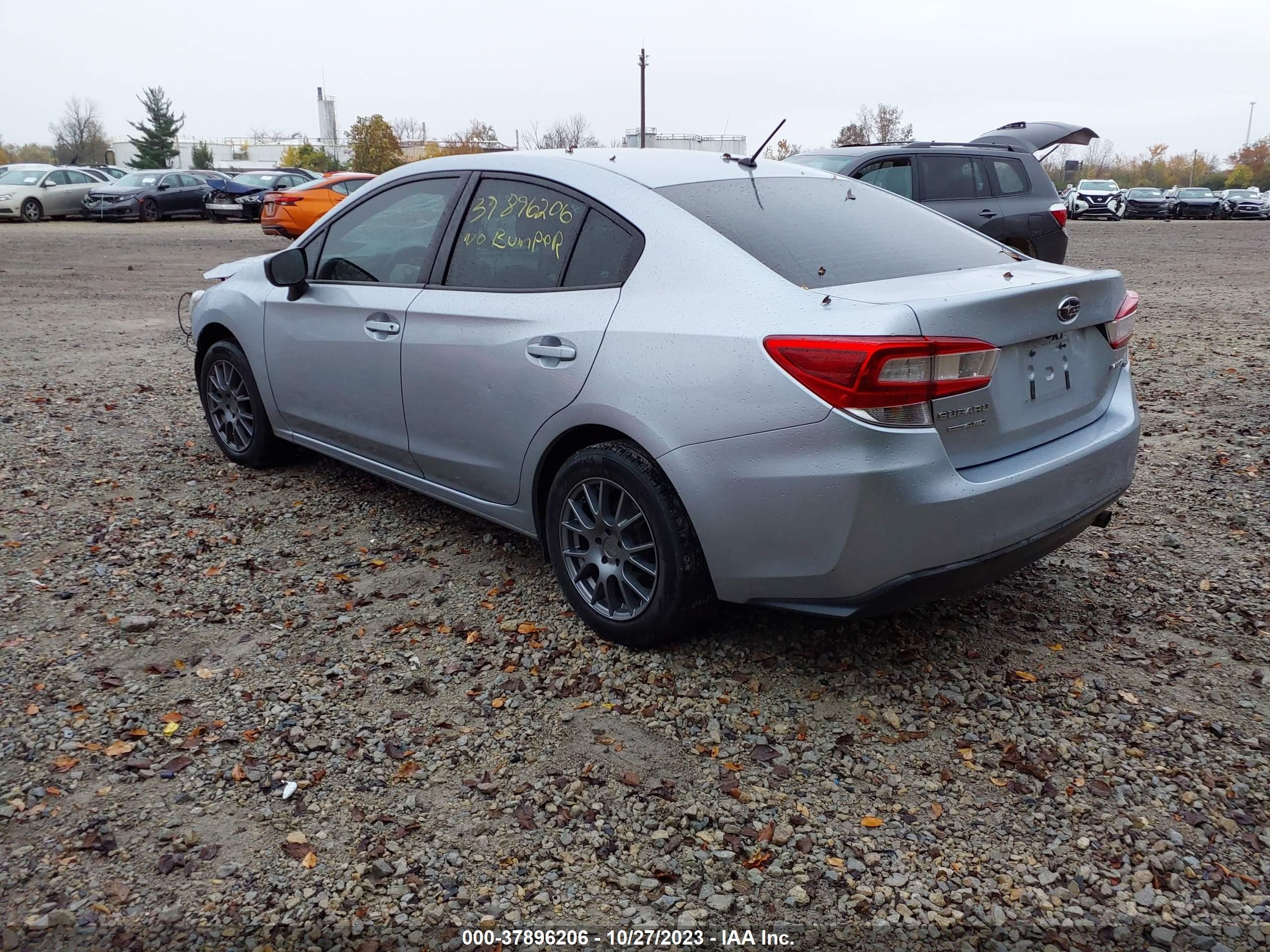 Photo 2 VIN: 4S3GKAA69J3617592 - SUBARU IMPREZA 