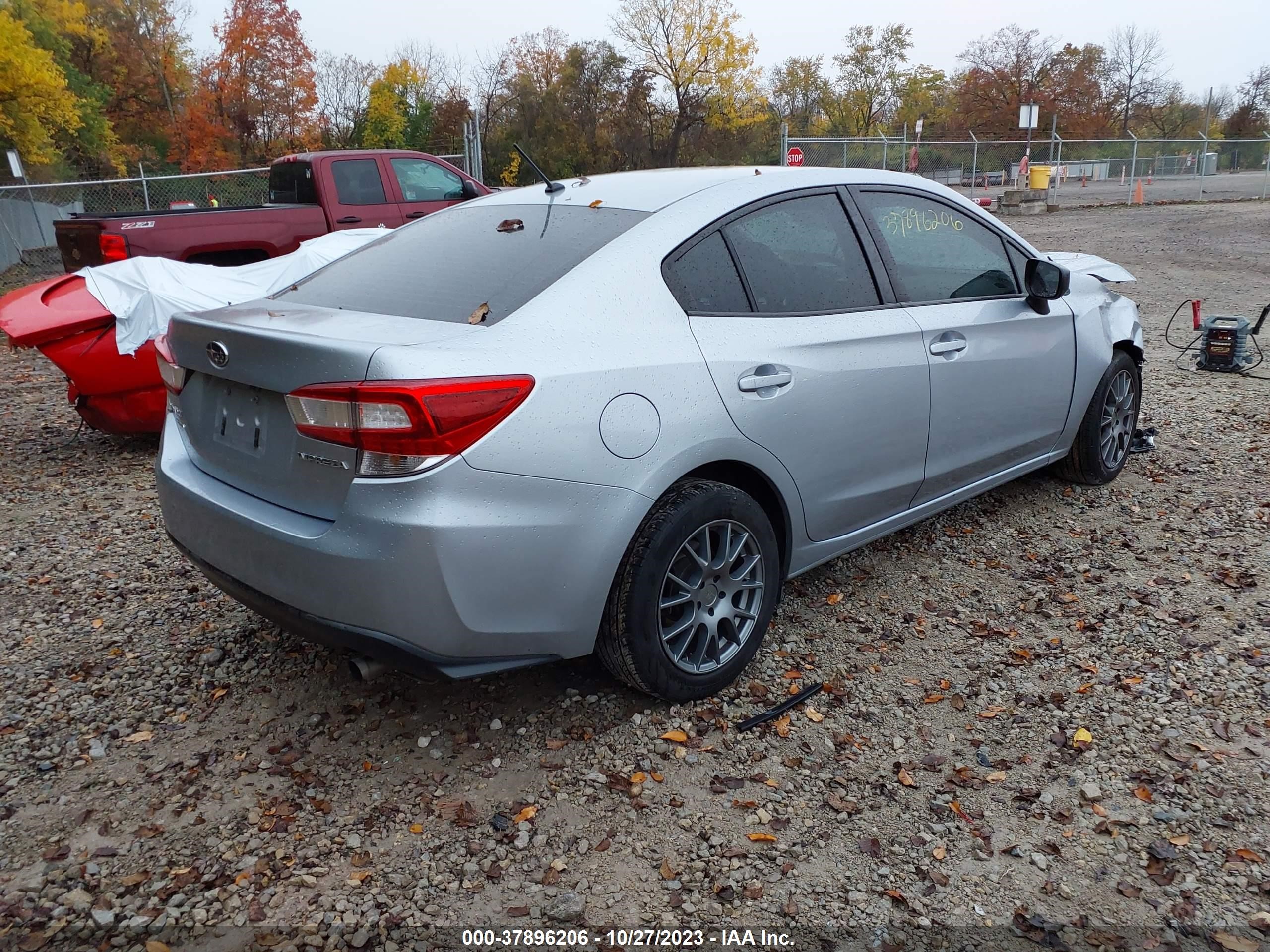 Photo 3 VIN: 4S3GKAA69J3617592 - SUBARU IMPREZA 