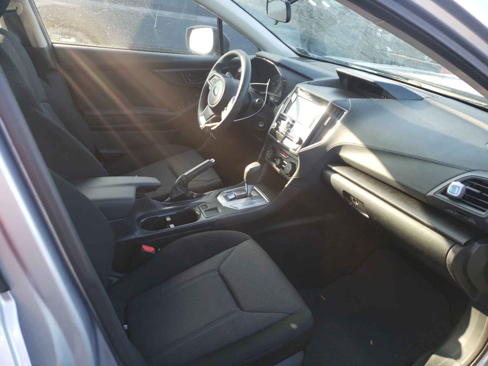 Photo 4 VIN: 4S3GKAA69J3620198 - SUBARU IMPREZA 