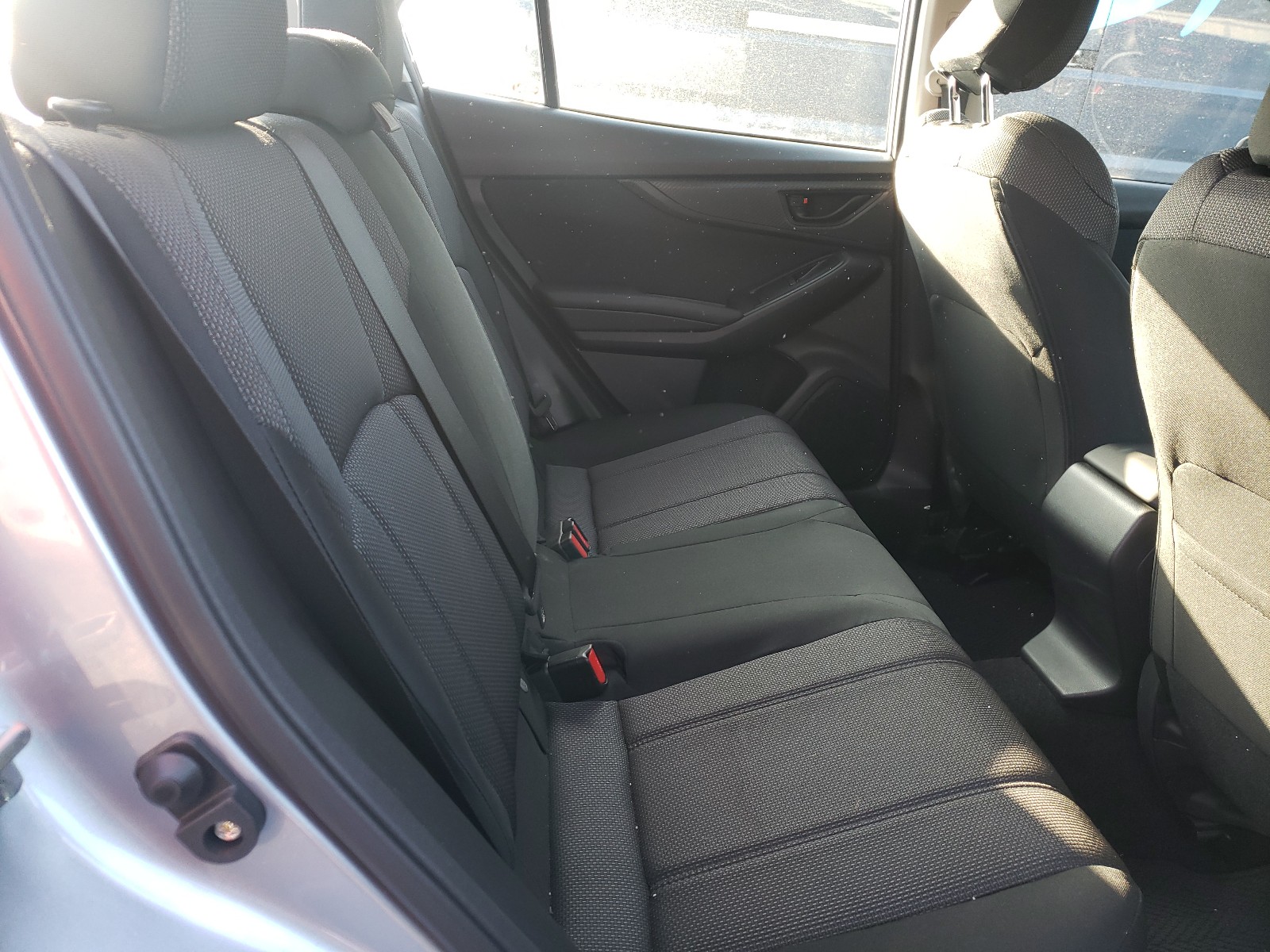 Photo 5 VIN: 4S3GKAA69J3620198 - SUBARU IMPREZA 