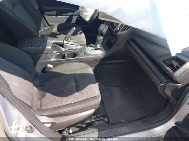 Photo 4 VIN: 4S3GKAA6XH3610435 - SUBARU IMPREZA 