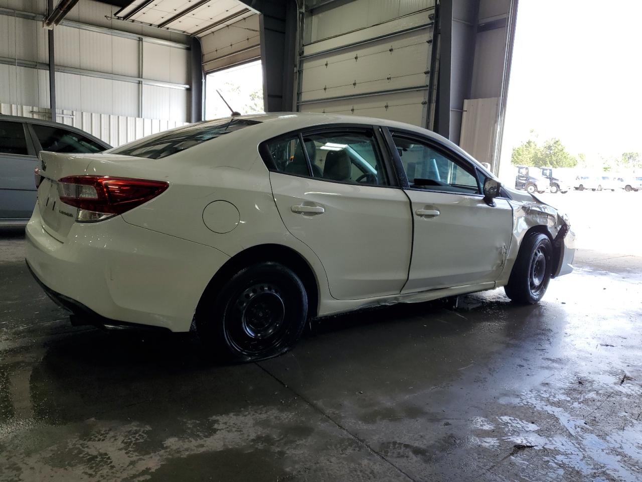 Photo 2 VIN: 4S3GKAB61L3606846 - SUBARU IMPREZA 