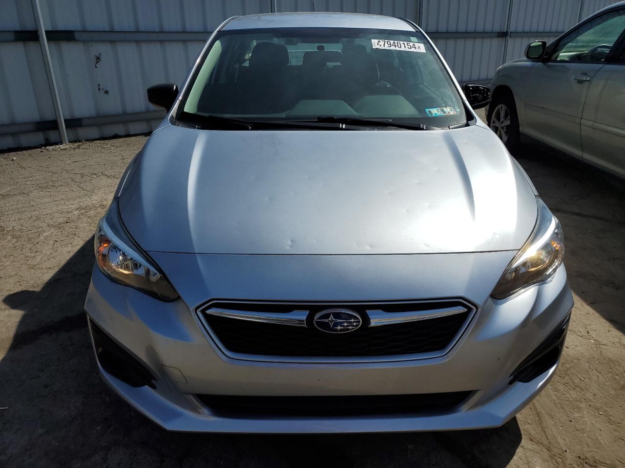 Photo 4 VIN: 4S3GKAB6XK3602227 - SUBARU IMPREZA 