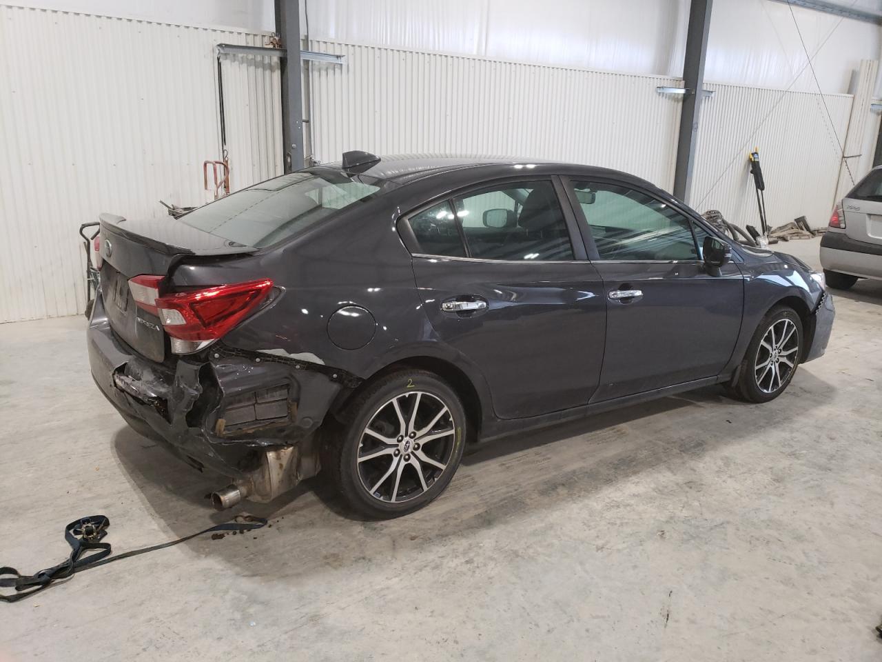 Photo 2 VIN: 4S3GKAN61J3607567 - SUBARU IMPREZA 