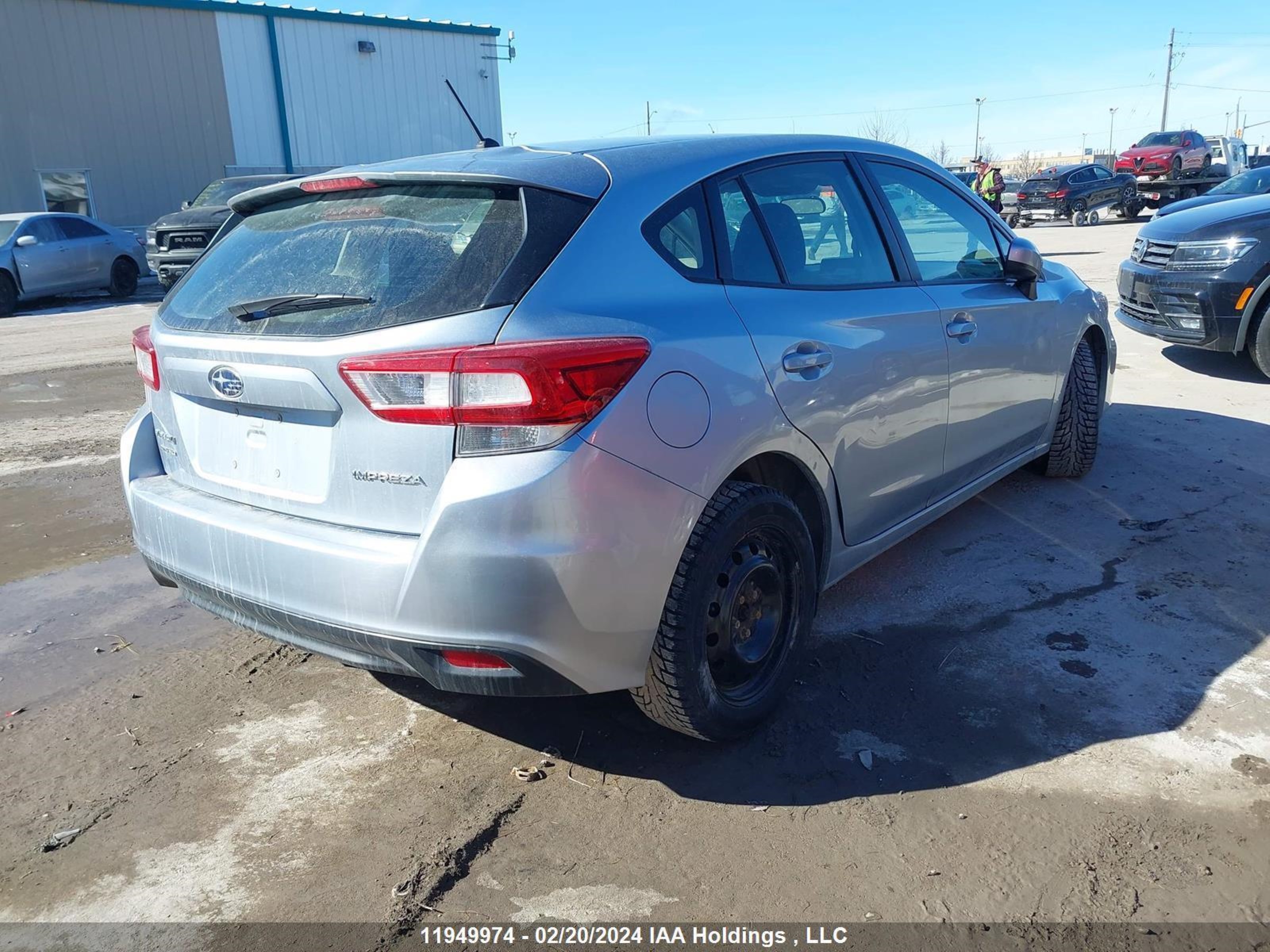 Photo 3 VIN: 4S3GTAA60J3723894 - SUBARU IMPREZA 