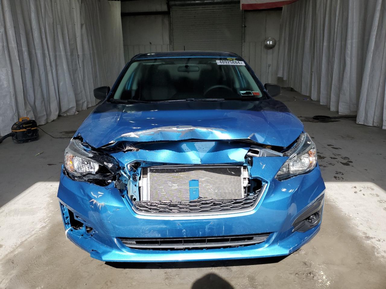 Photo 4 VIN: 4S3GTAA61J3721572 - SUBARU IMPREZA 