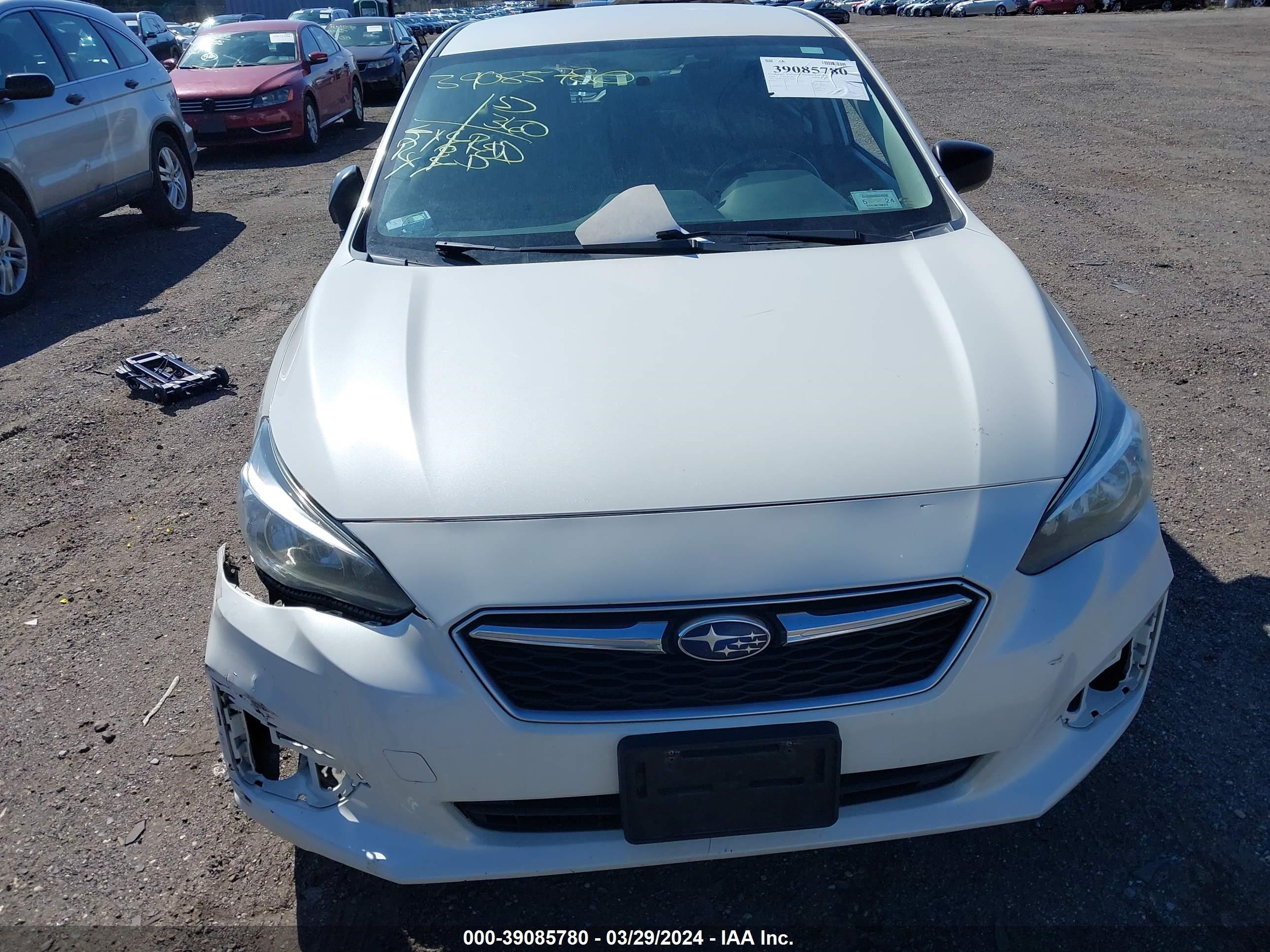 Photo 11 VIN: 4S3GTAA63J3740401 - SUBARU IMPREZA 