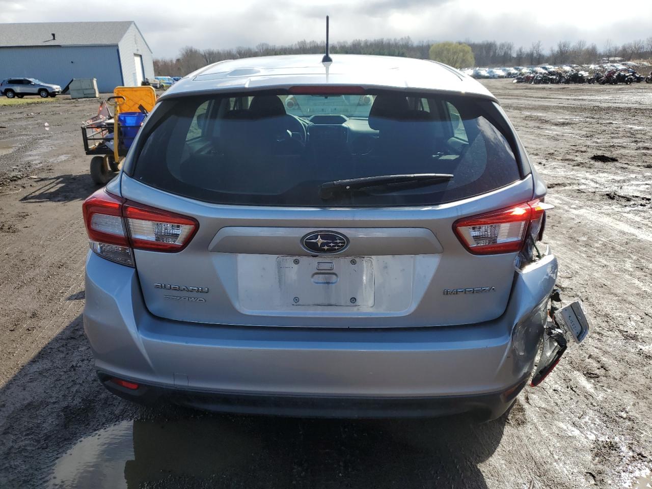 Photo 5 VIN: 4S3GTAA65J1712756 - SUBARU IMPREZA 