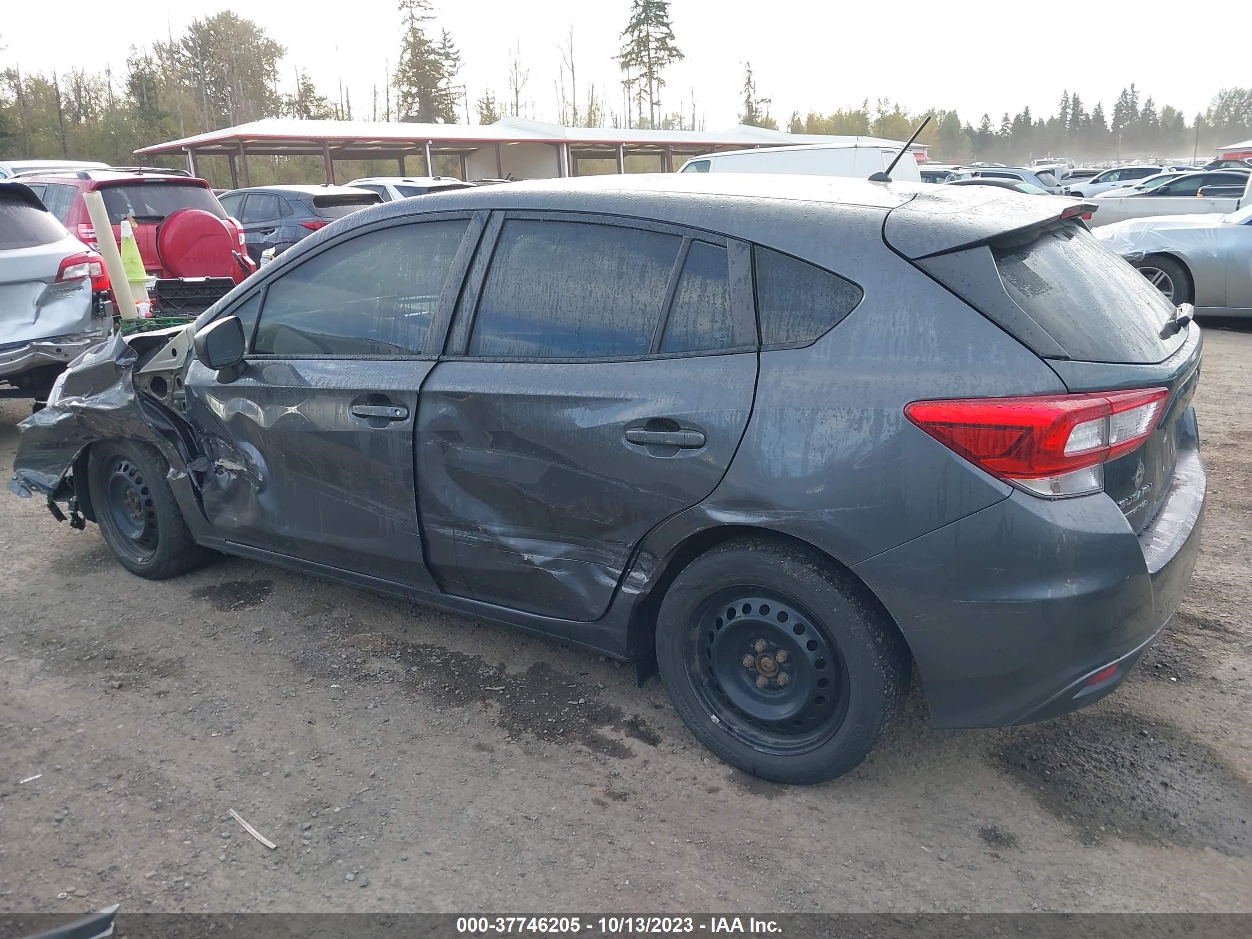 Photo 13 VIN: 4S3GTAA66J3740635 - SUBARU IMPREZA 