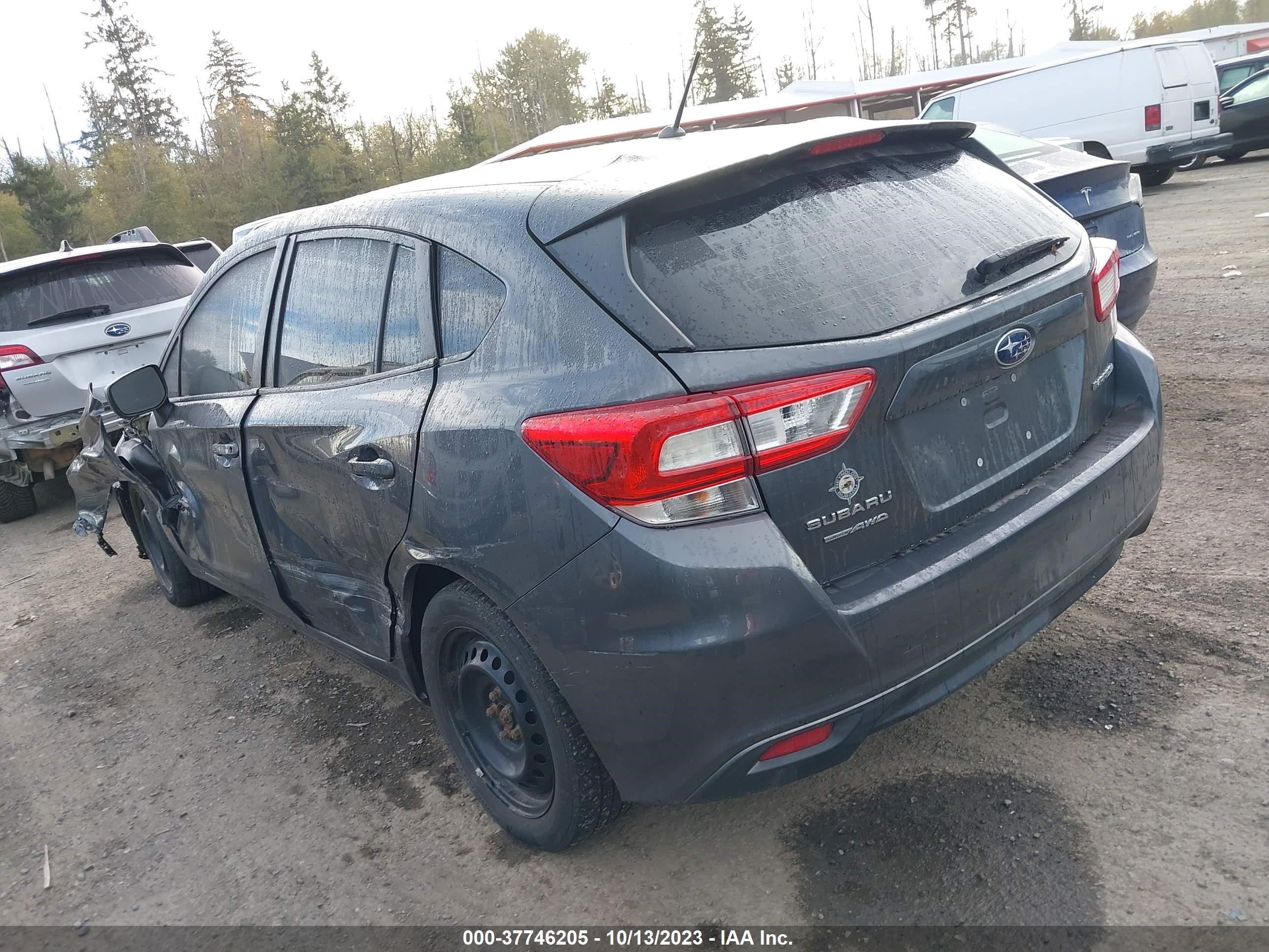 Photo 2 VIN: 4S3GTAA66J3740635 - SUBARU IMPREZA 