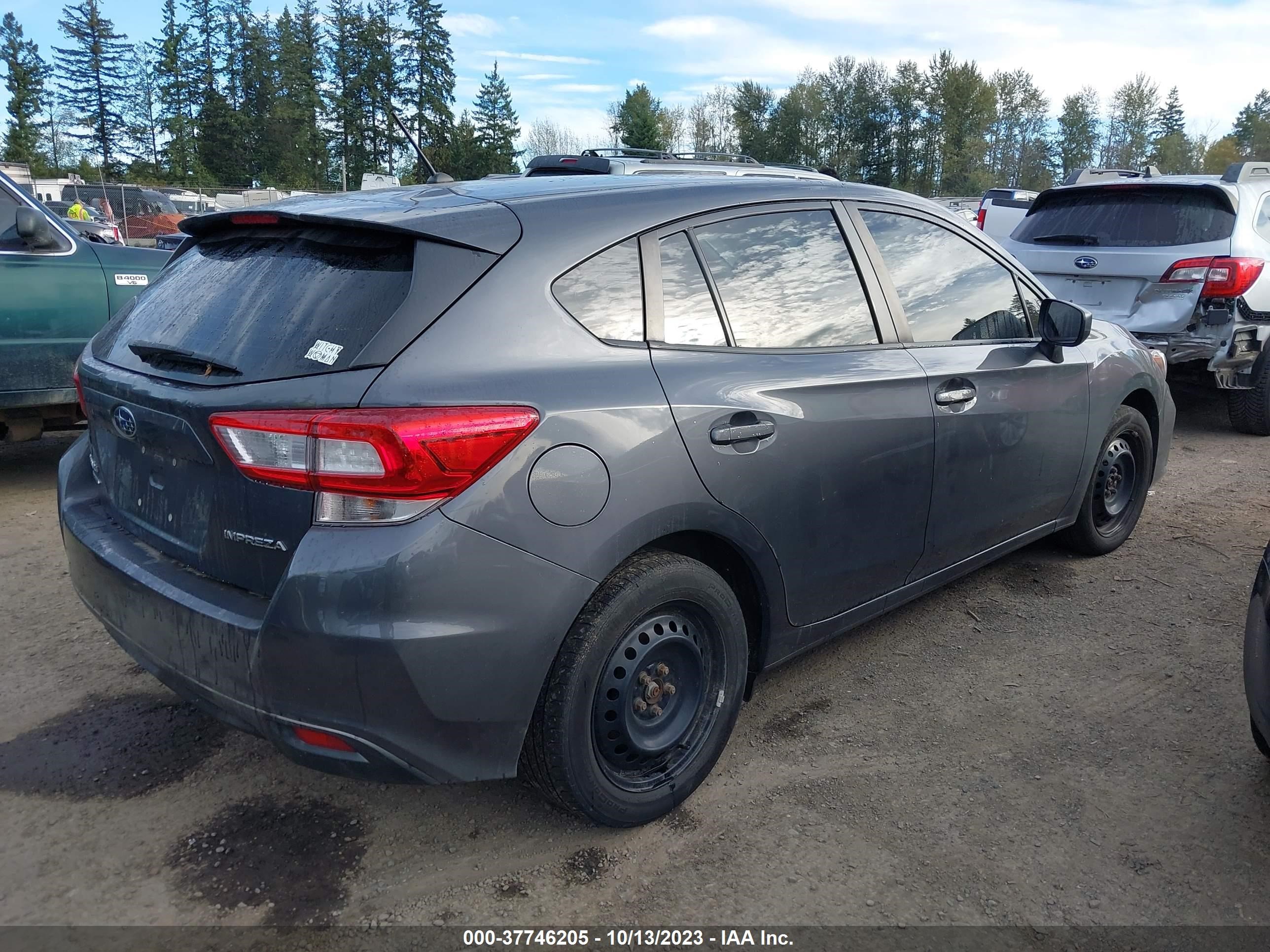 Photo 3 VIN: 4S3GTAA66J3740635 - SUBARU IMPREZA 