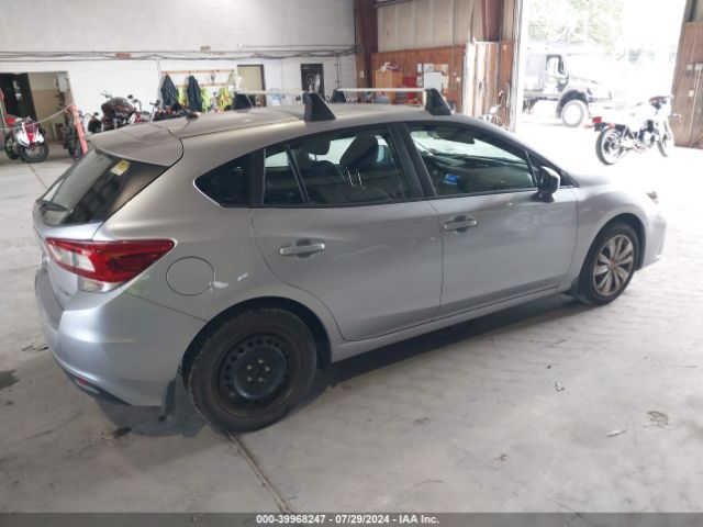 Photo 3 VIN: 4S3GTAA69J3745599 - SUBARU IMPREZA 