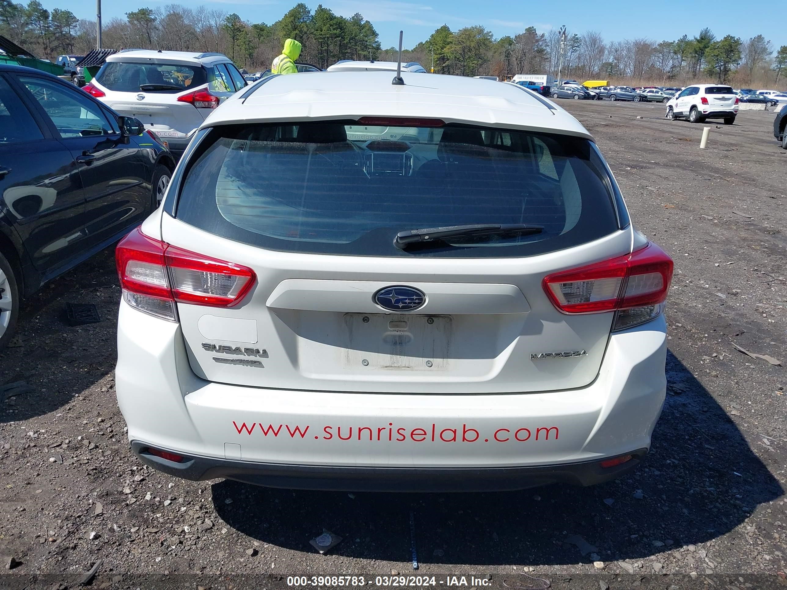 Photo 15 VIN: 4S3GTAA69K3742140 - SUBARU IMPREZA 