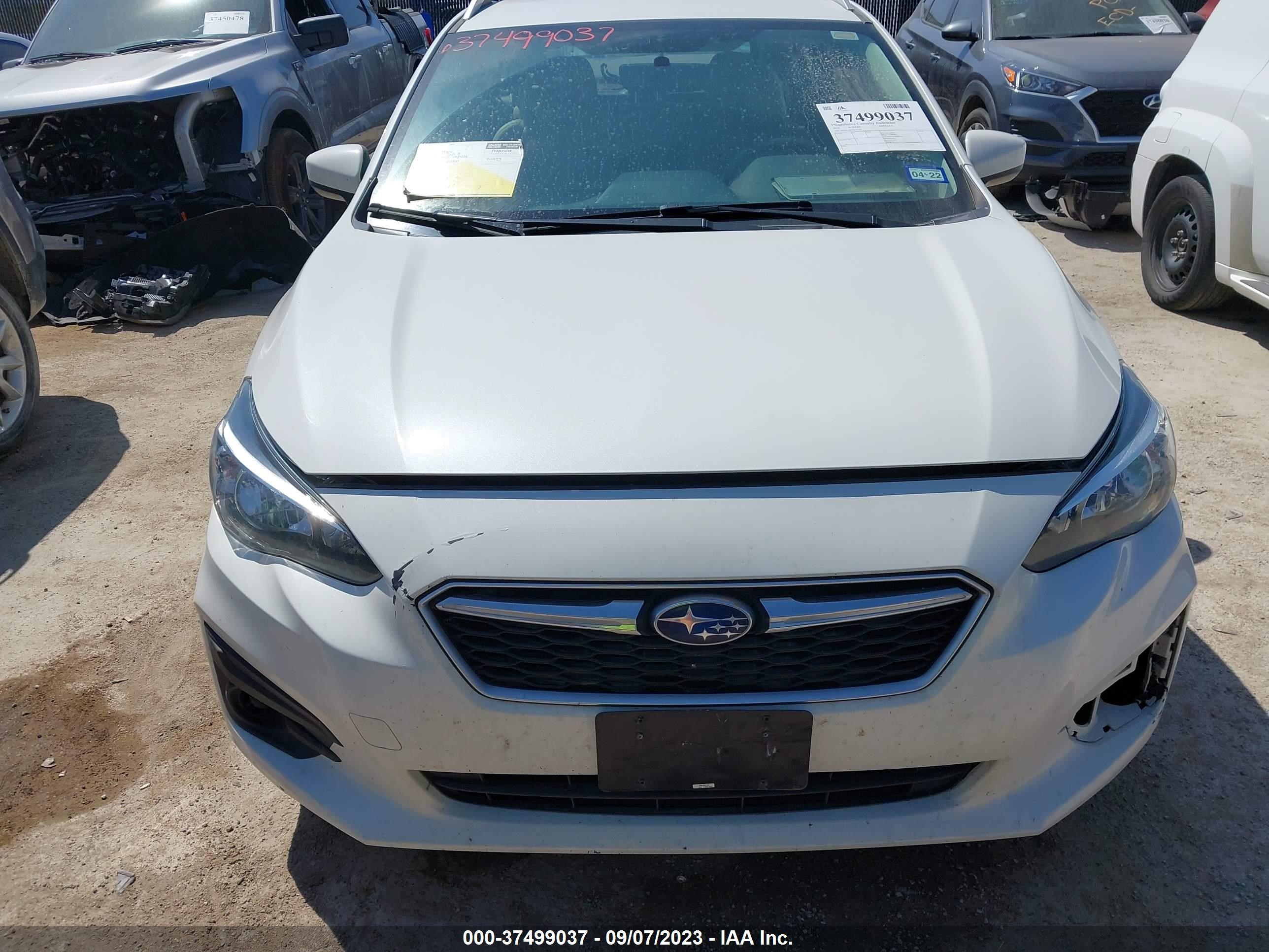 Photo 11 VIN: 4S3GTAB62J3733745 - SUBARU IMPREZA 