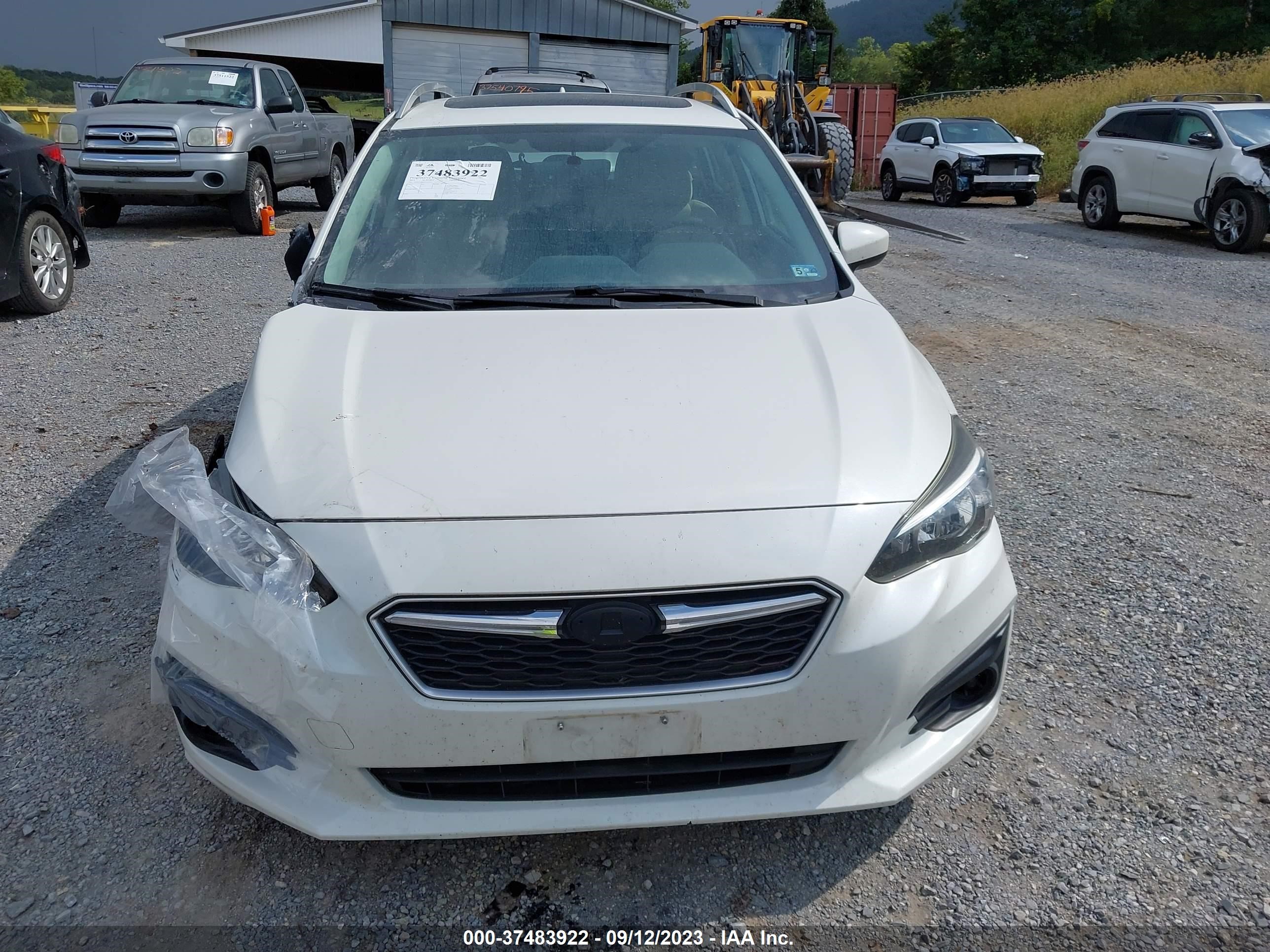 Photo 12 VIN: 4S3GTAB64J3703730 - SUBARU IMPREZA 