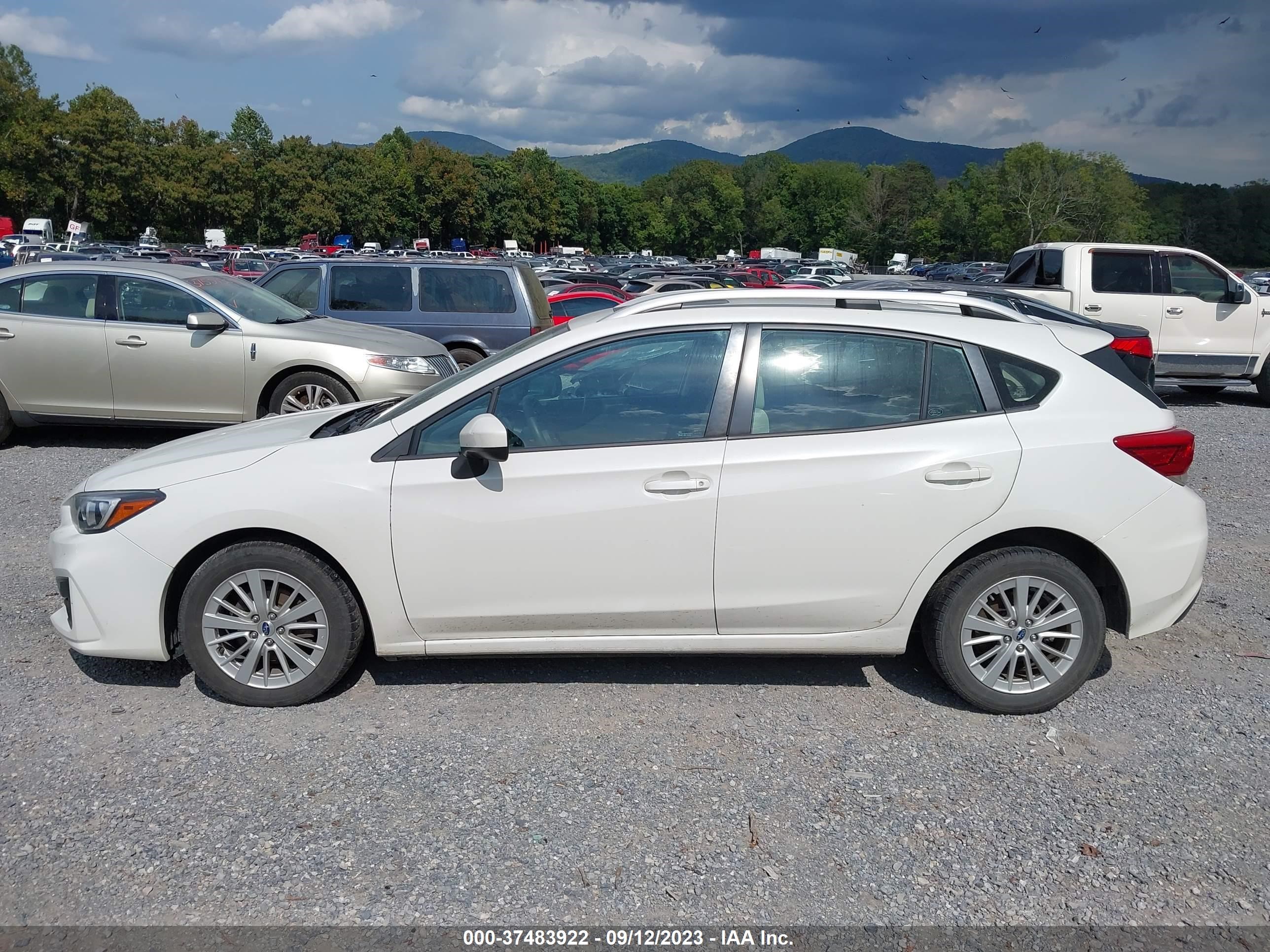 Photo 14 VIN: 4S3GTAB64J3703730 - SUBARU IMPREZA 