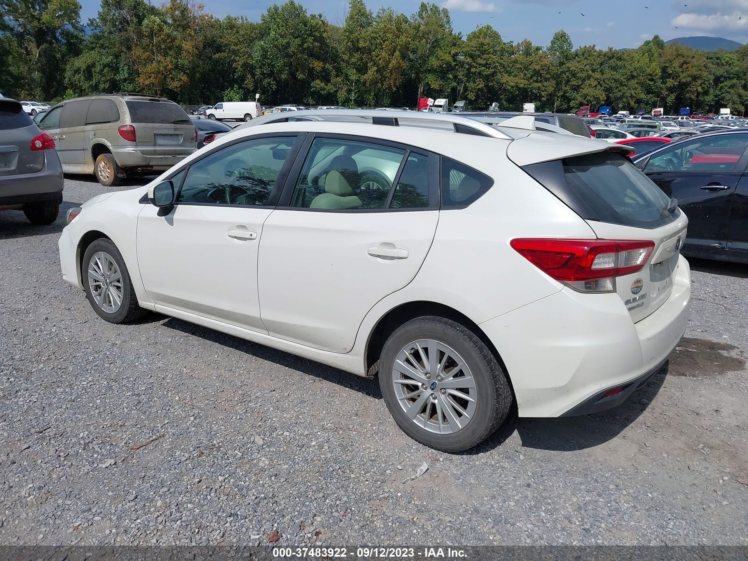 Photo 2 VIN: 4S3GTAB64J3703730 - SUBARU IMPREZA 